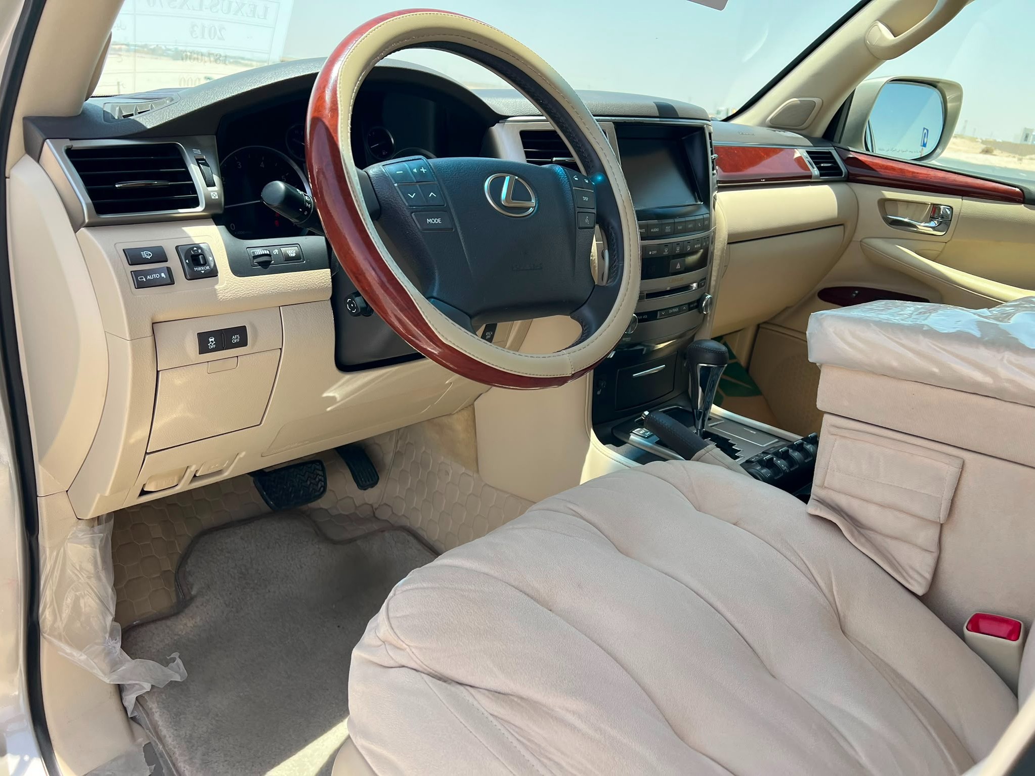Lexus LX 570 2013 - Image 2