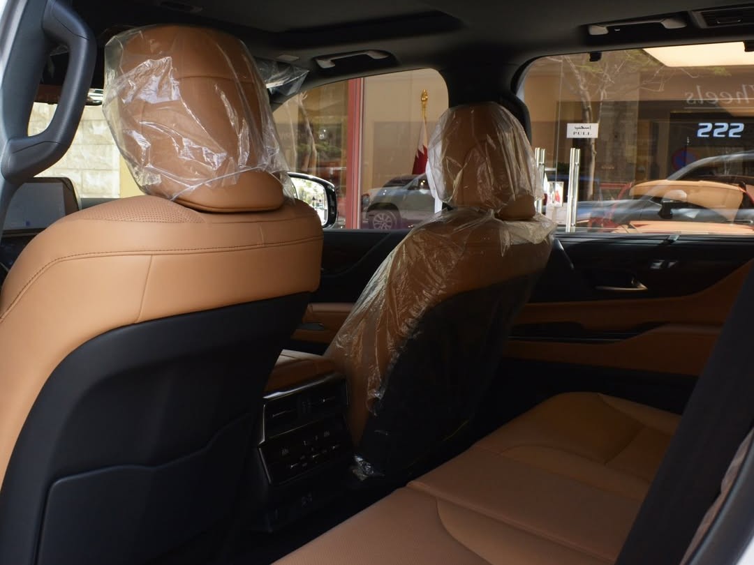 Lexus LX 600 Luxury  2024 - Image 3