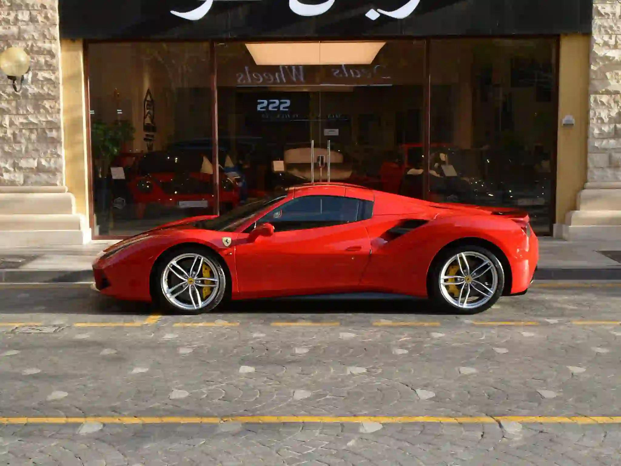 Ferrari 488 Spider 2019 - Image 3