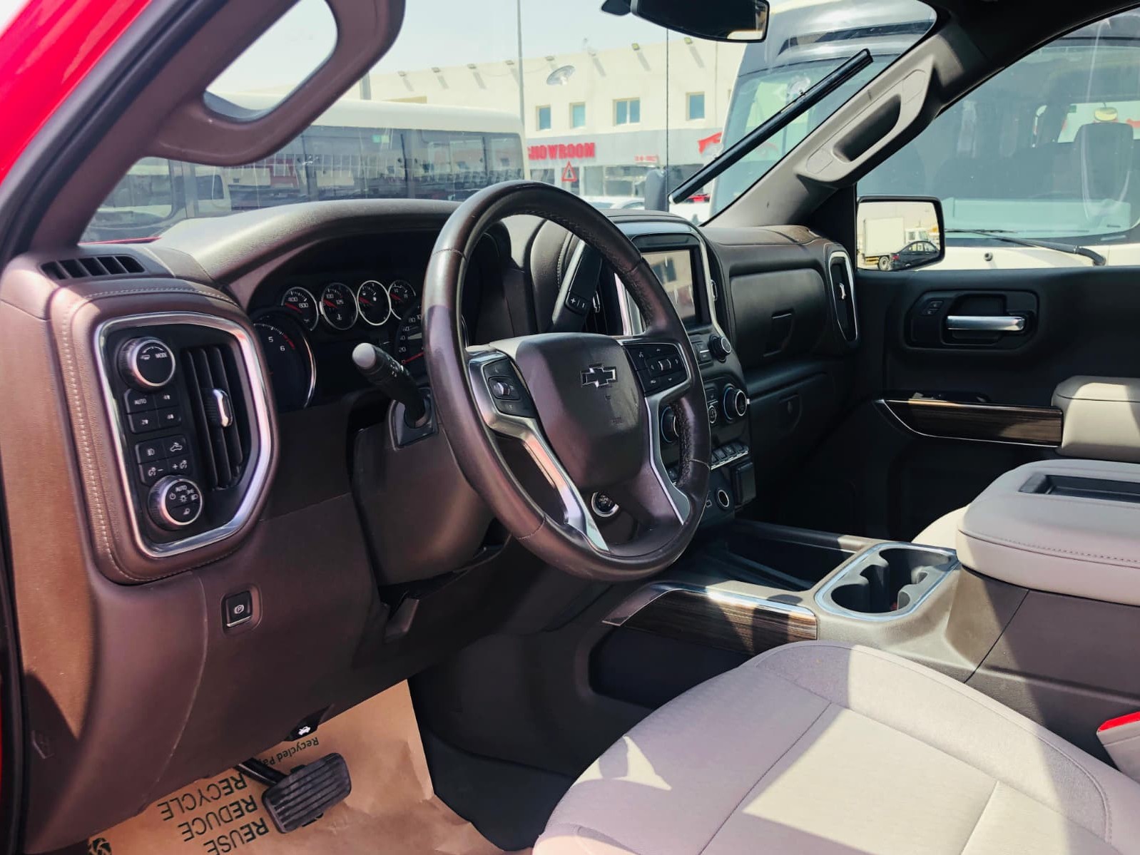 Chevrolet Silverado LT 2021 - Image 2