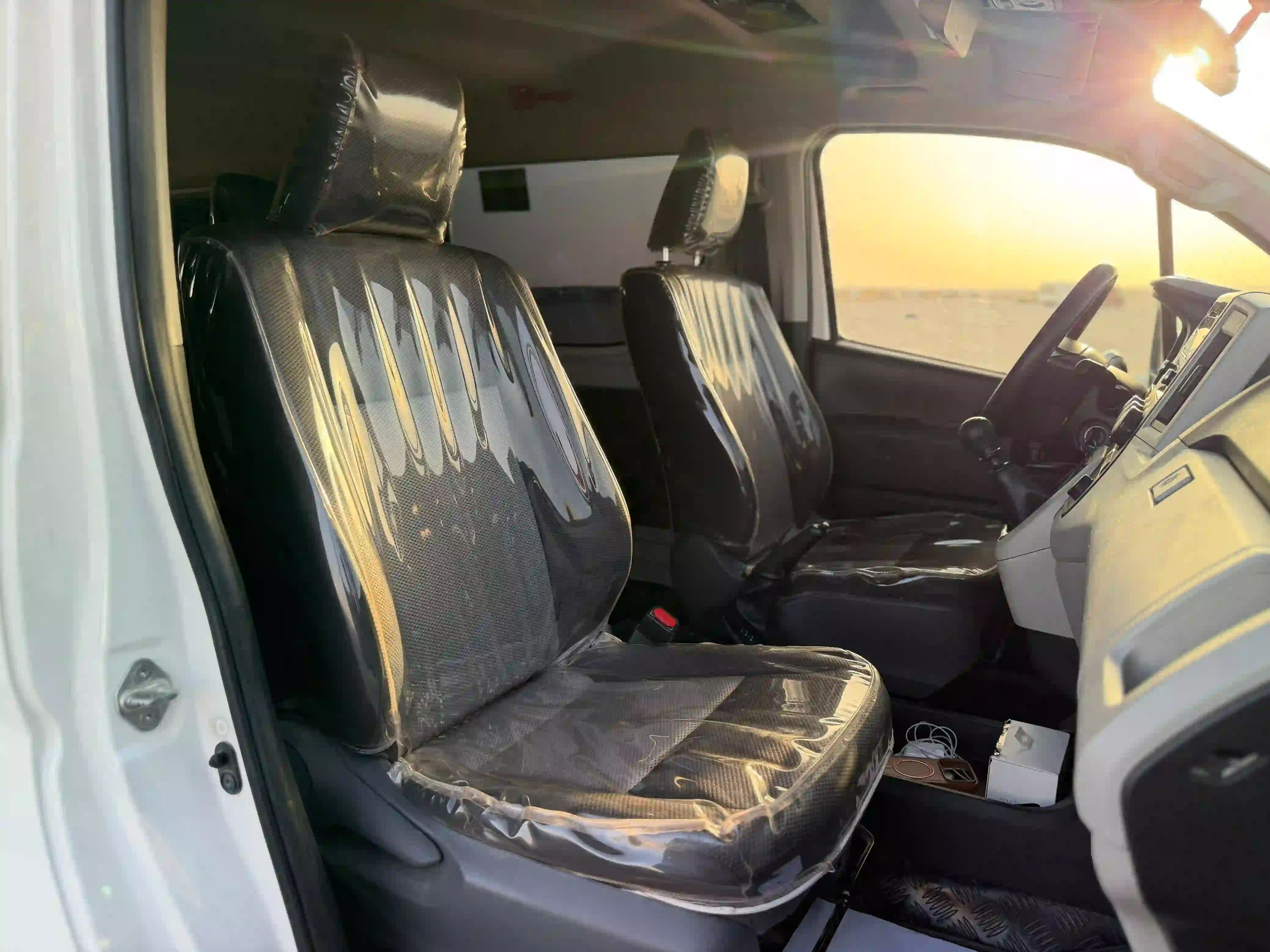 Toyota Hi-Ace 2023 - Image 3