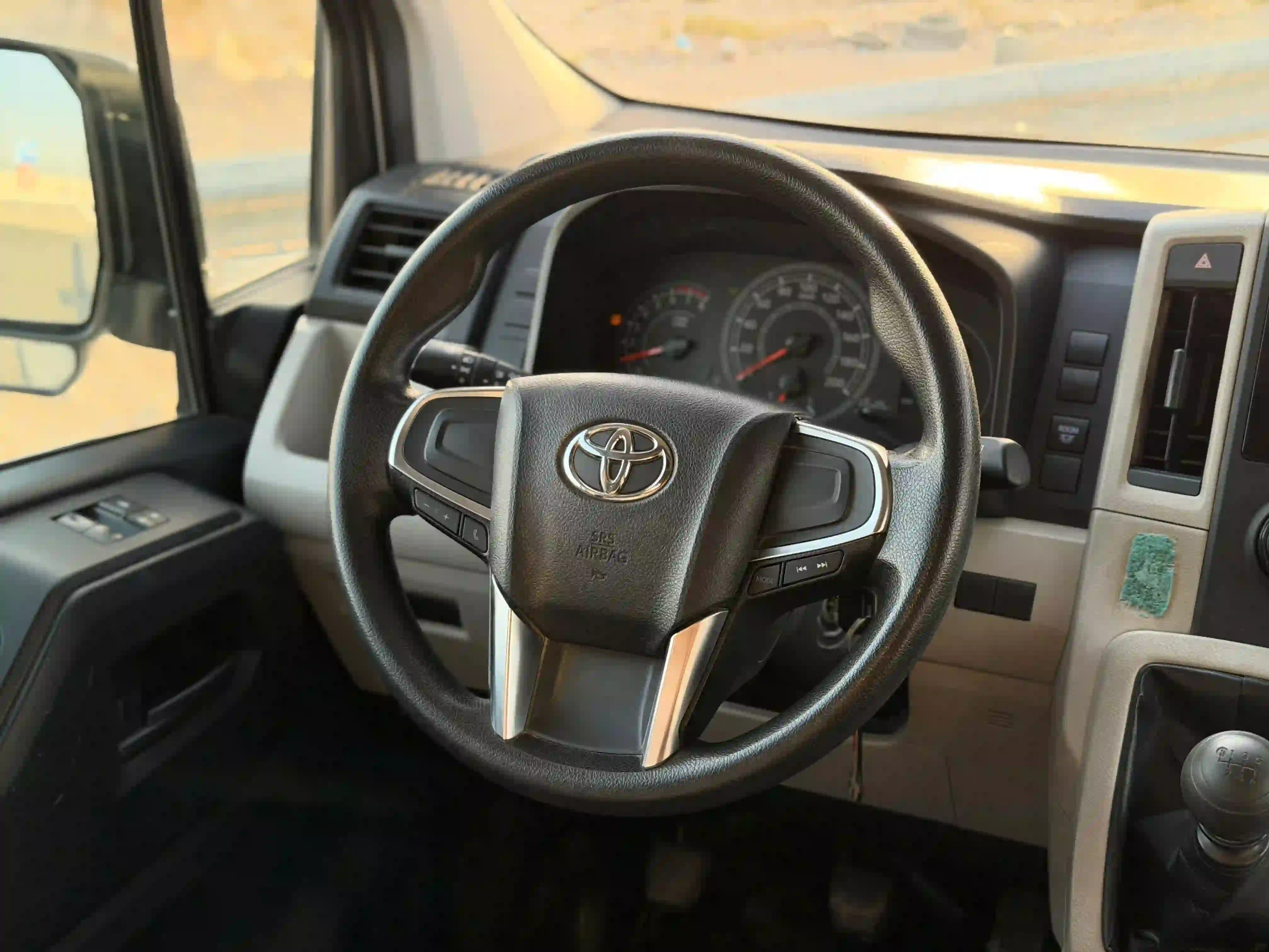 Toyota Hi-Ace 2023 - Image 4