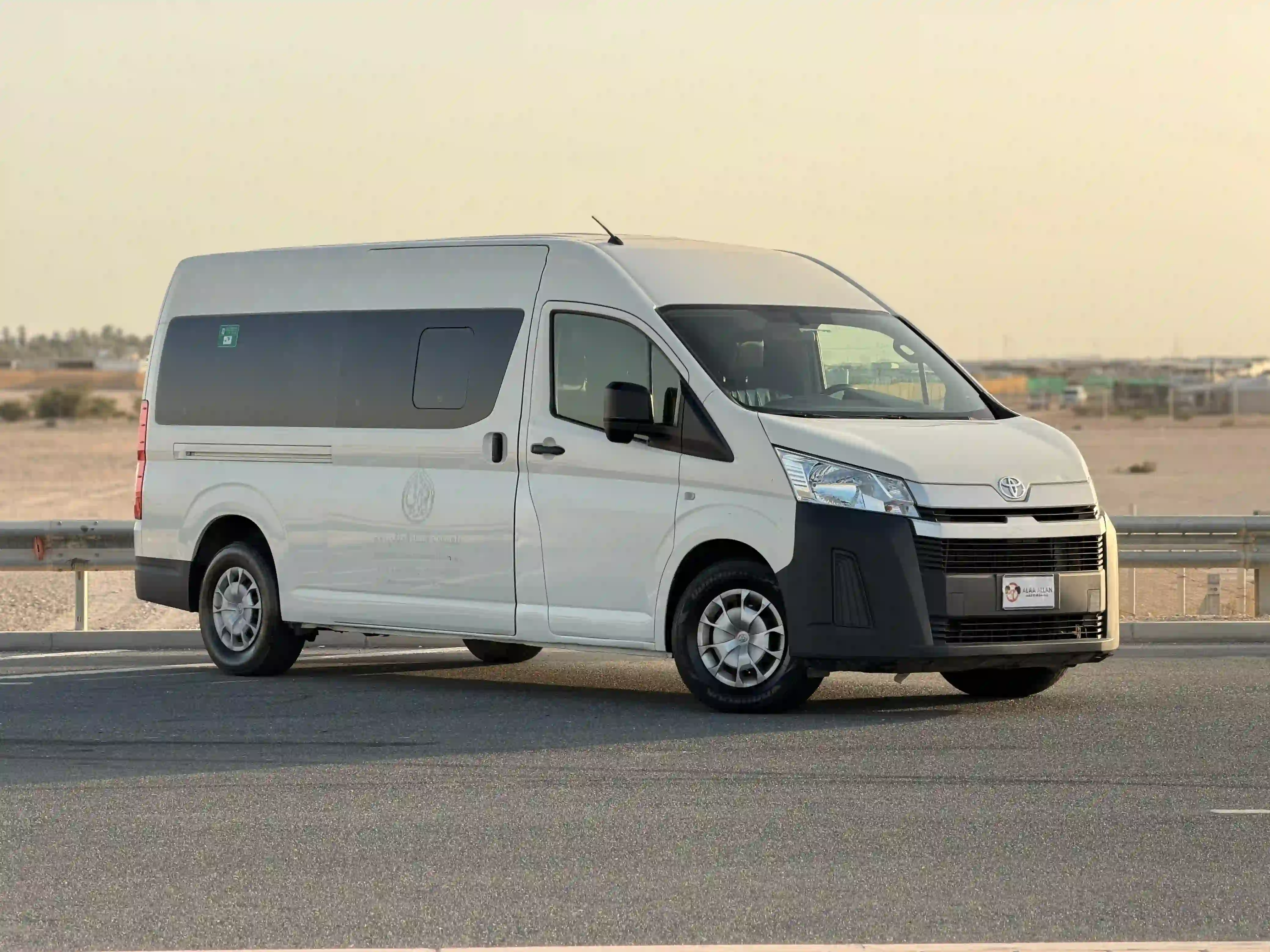 Toyota Hi-Ace 2023