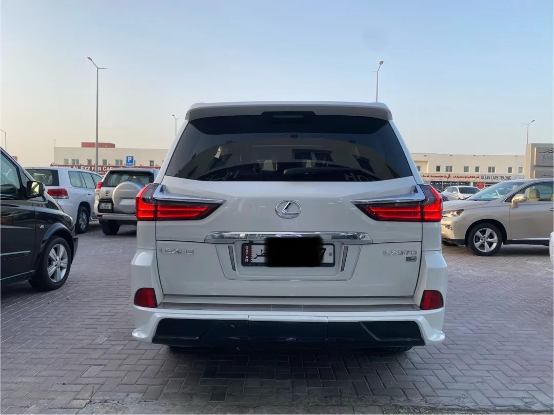 Lexus LX 570 S 2016 - Image 4