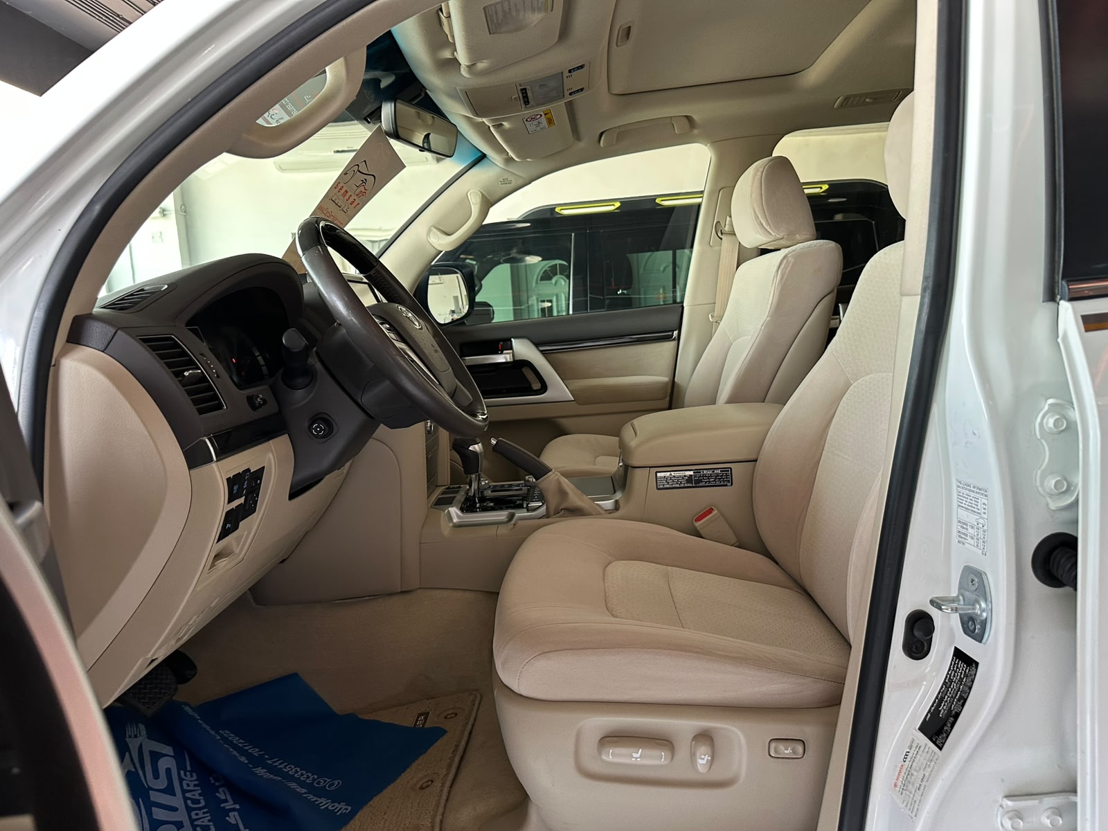 Toyota Land Cruiser VXR Grand Touring 2020 - Image 3