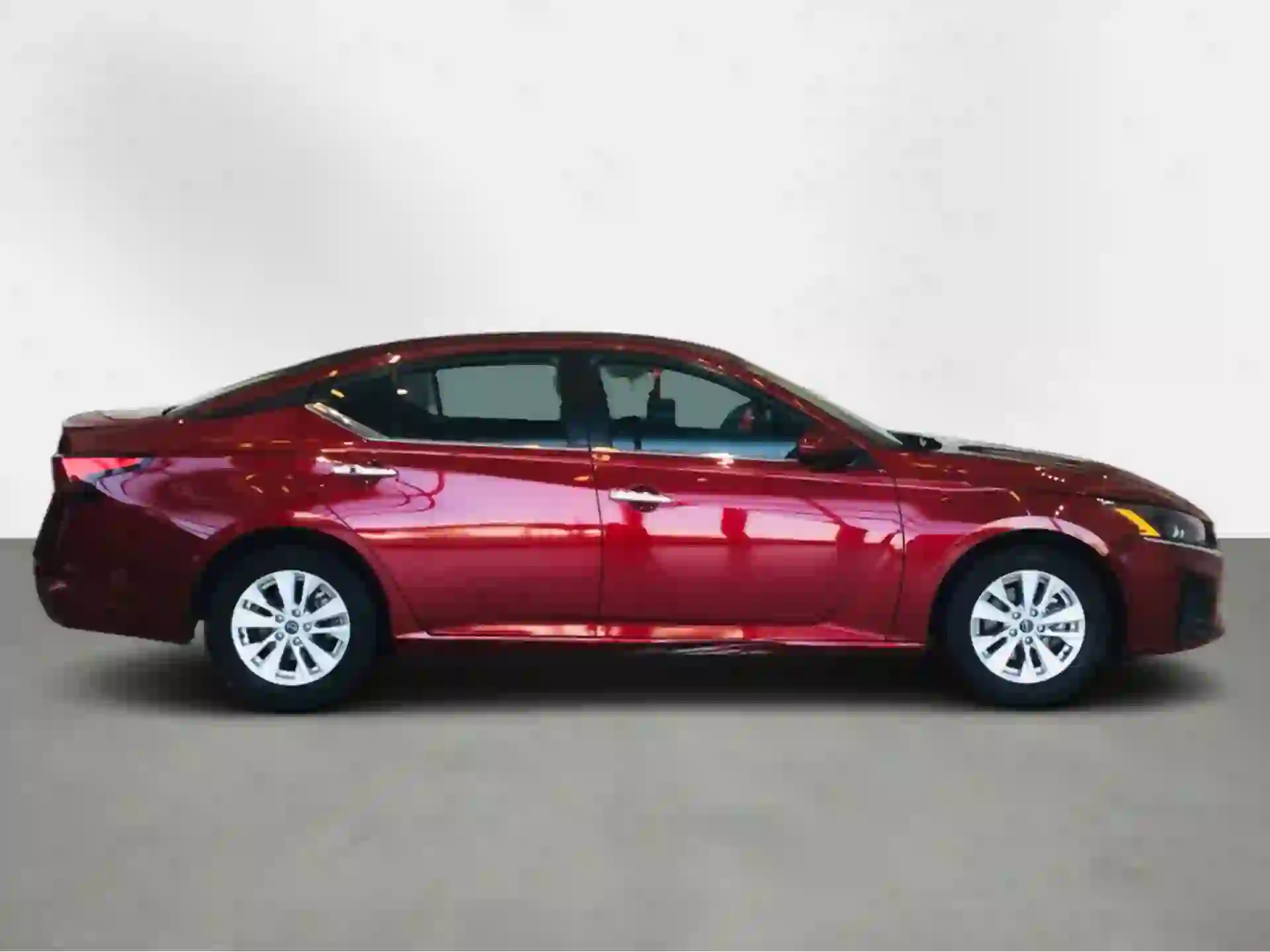 Nissan Altima 2.5 S 2023 - Image 2