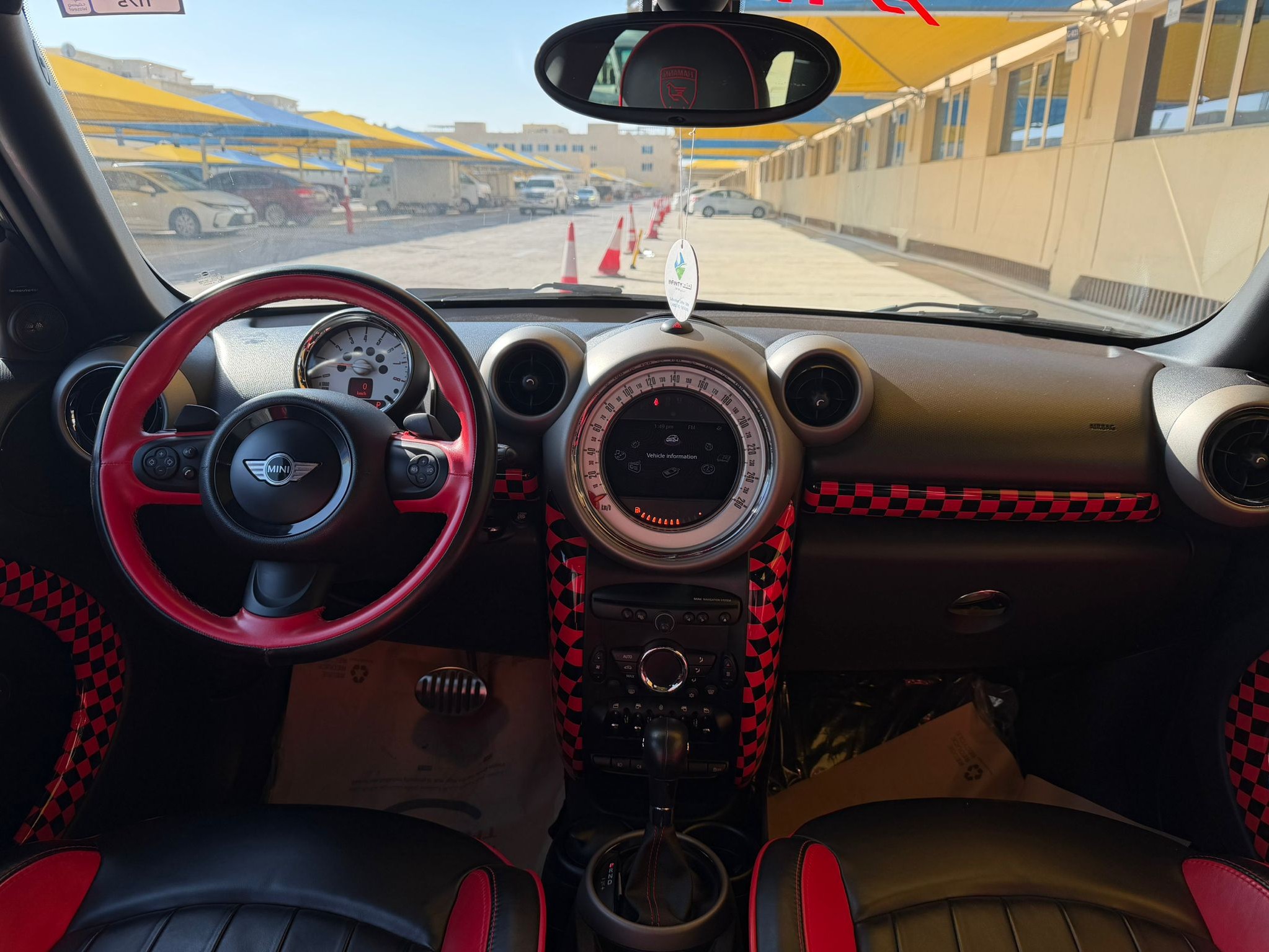 Mini Cooper Standard 2013 — photo 11 for sale in Qatar