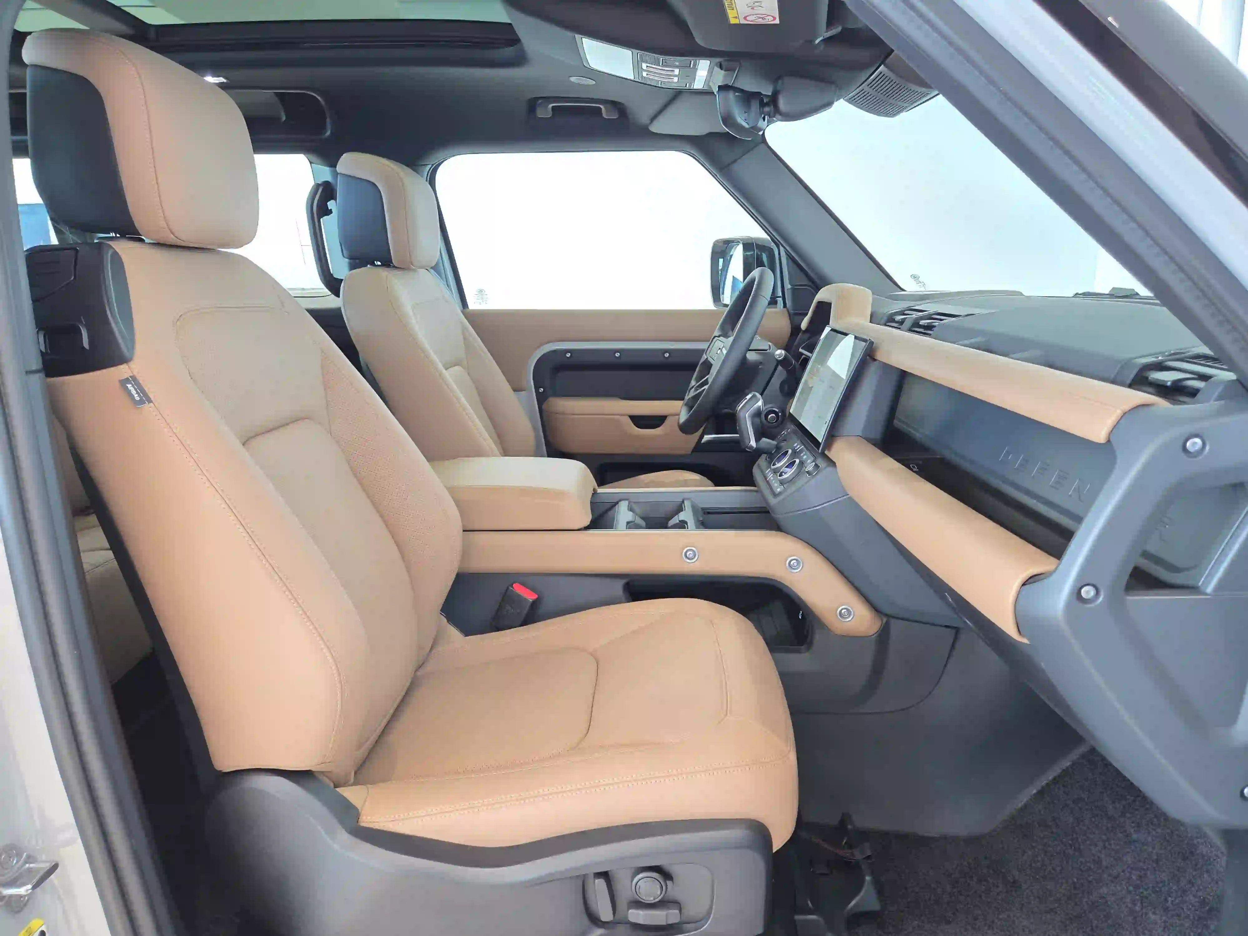 Land Rover Defender 90 3.0i6 X-Dynamic HSE 2026 — photo 10 for sale in Qatar