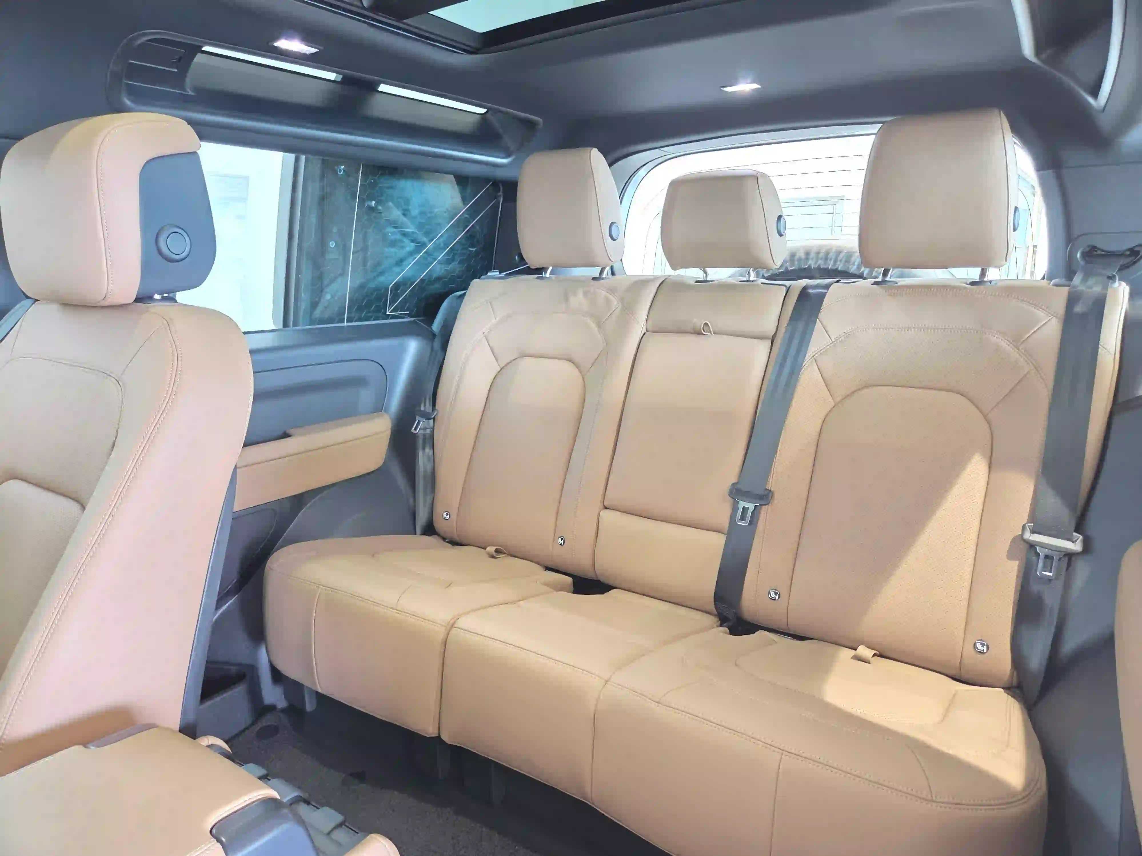 Land Rover Defender 90 3.0i6 X-Dynamic HSE 2026 — photo 11 for sale in Qatar