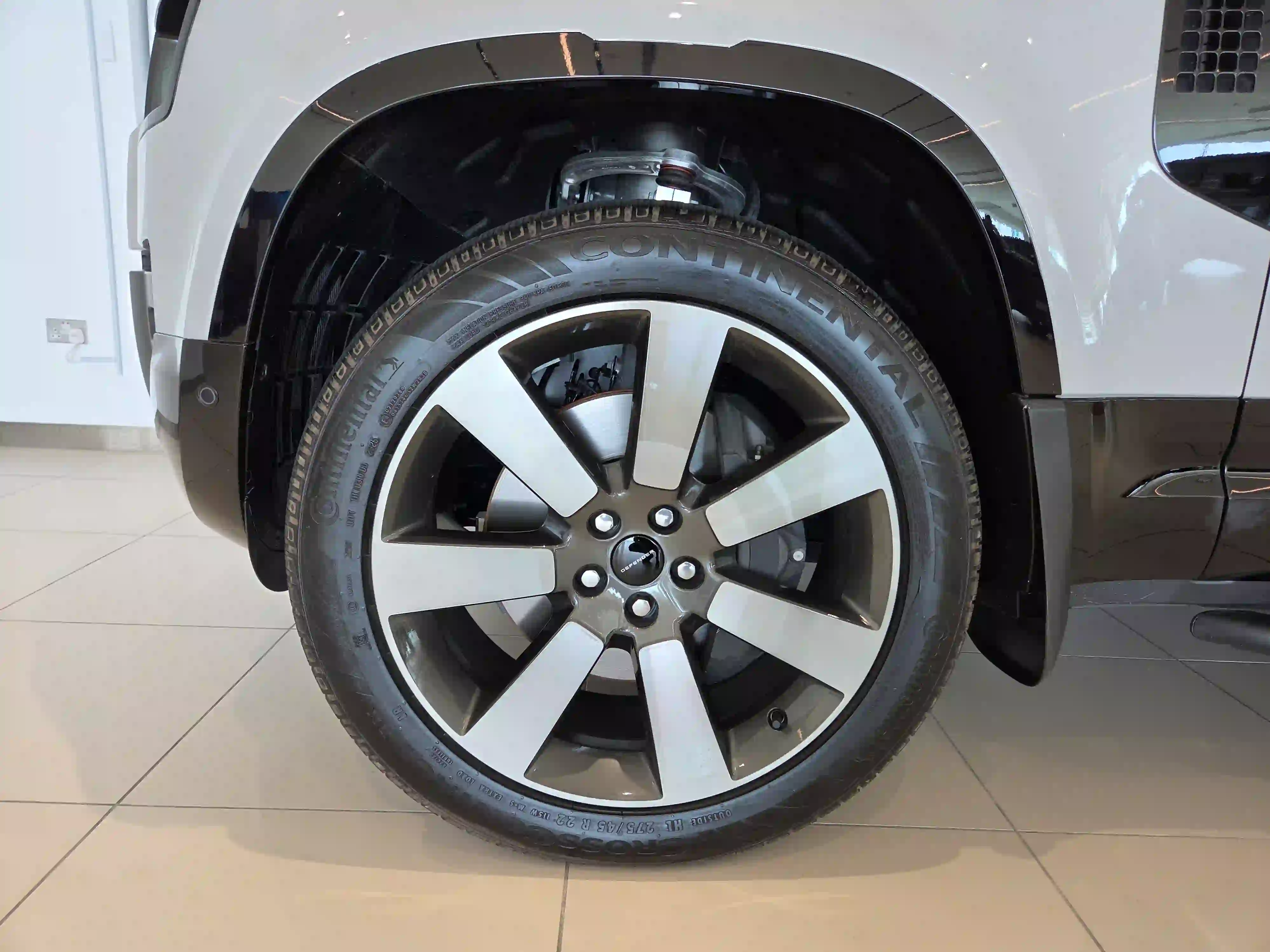 Land Rover Defender 90 3.0i6 X-Dynamic HSE 2026 — photo 12 for sale in Qatar