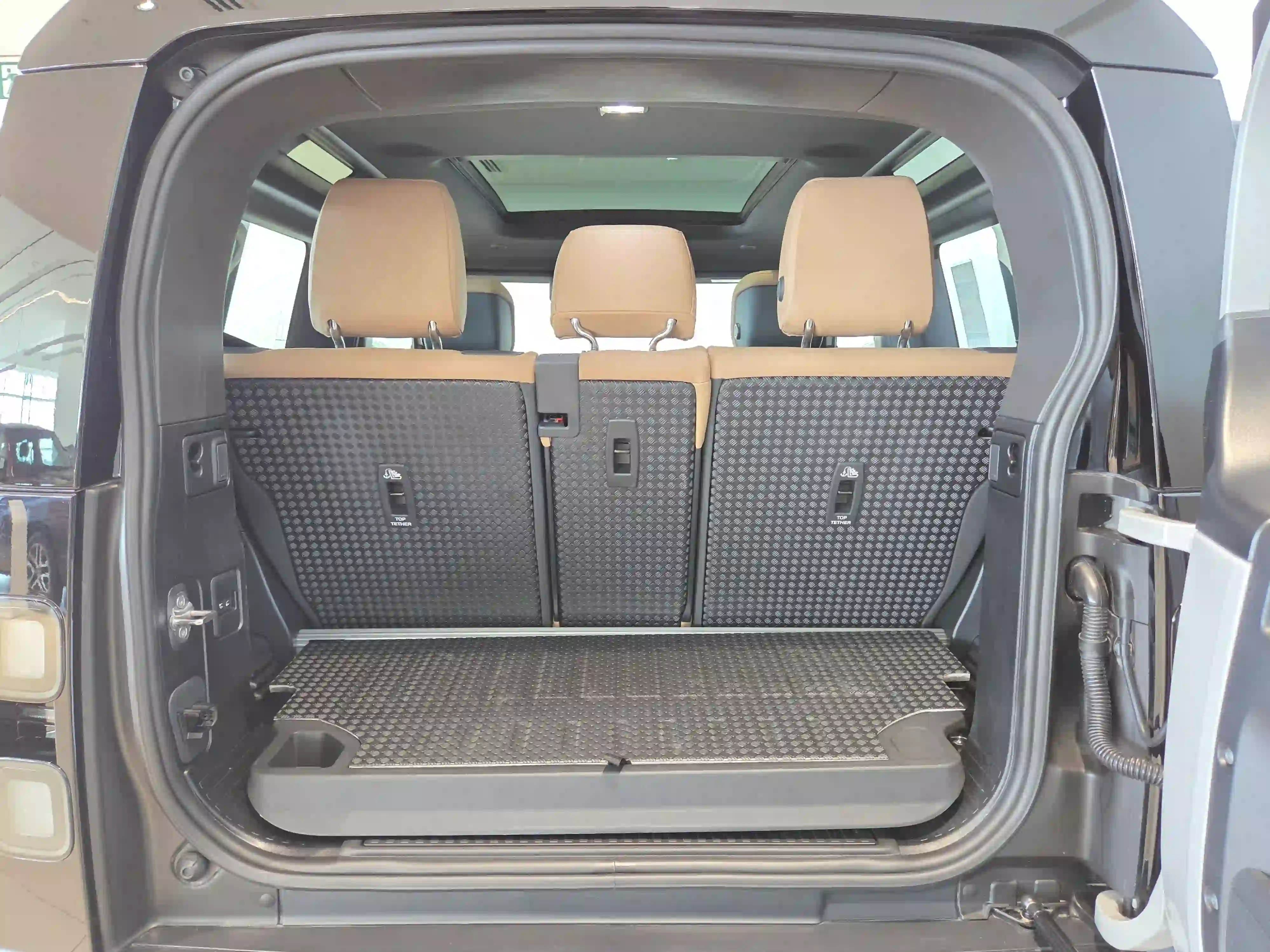 Land Rover Defender 90 3.0i6 X-Dynamic HSE 2026 — photo 13 for sale in Qatar