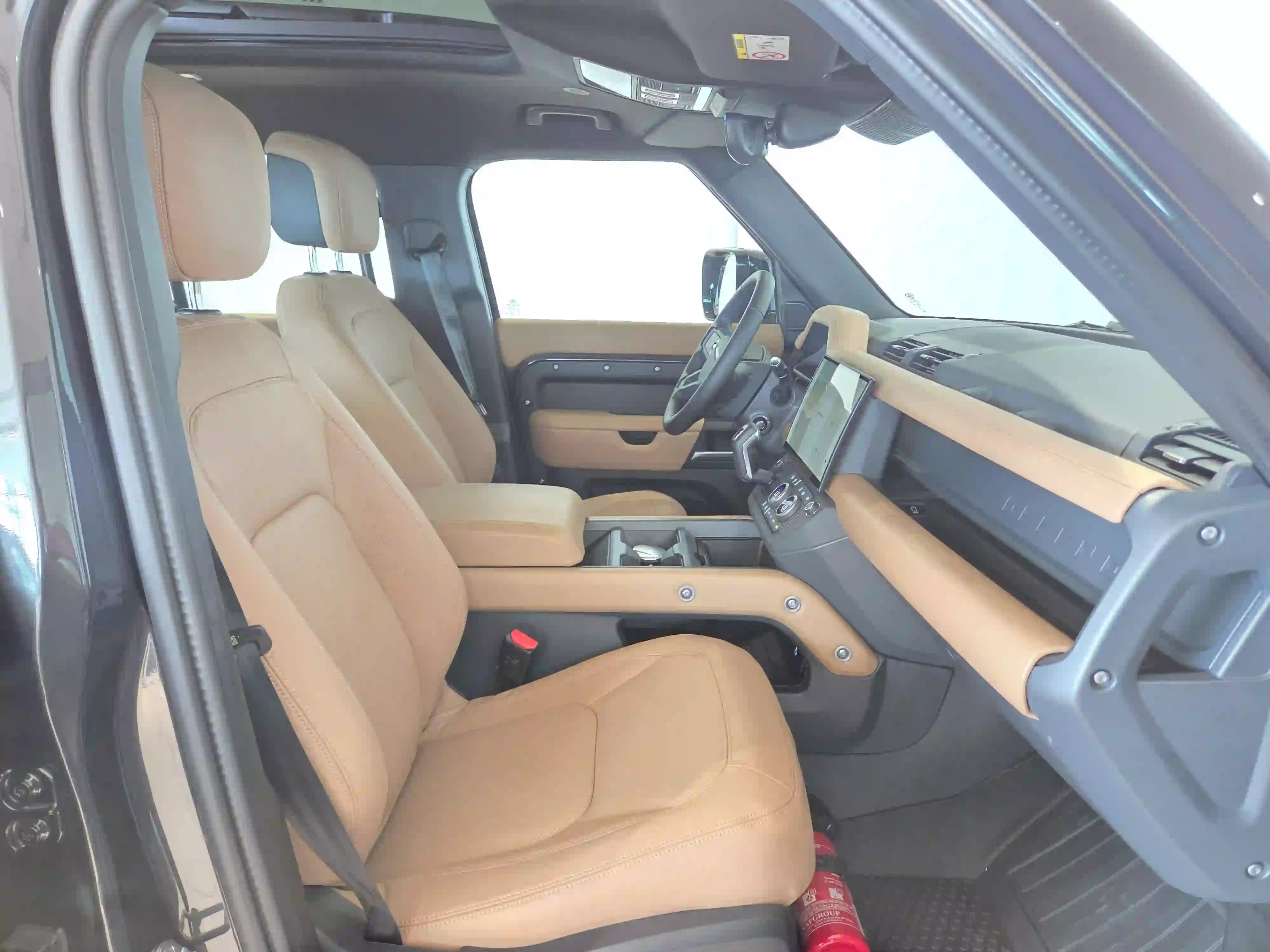 Land Rover Defender 130 3.0i6 SE 2026 — photo 10 for sale in Qatar