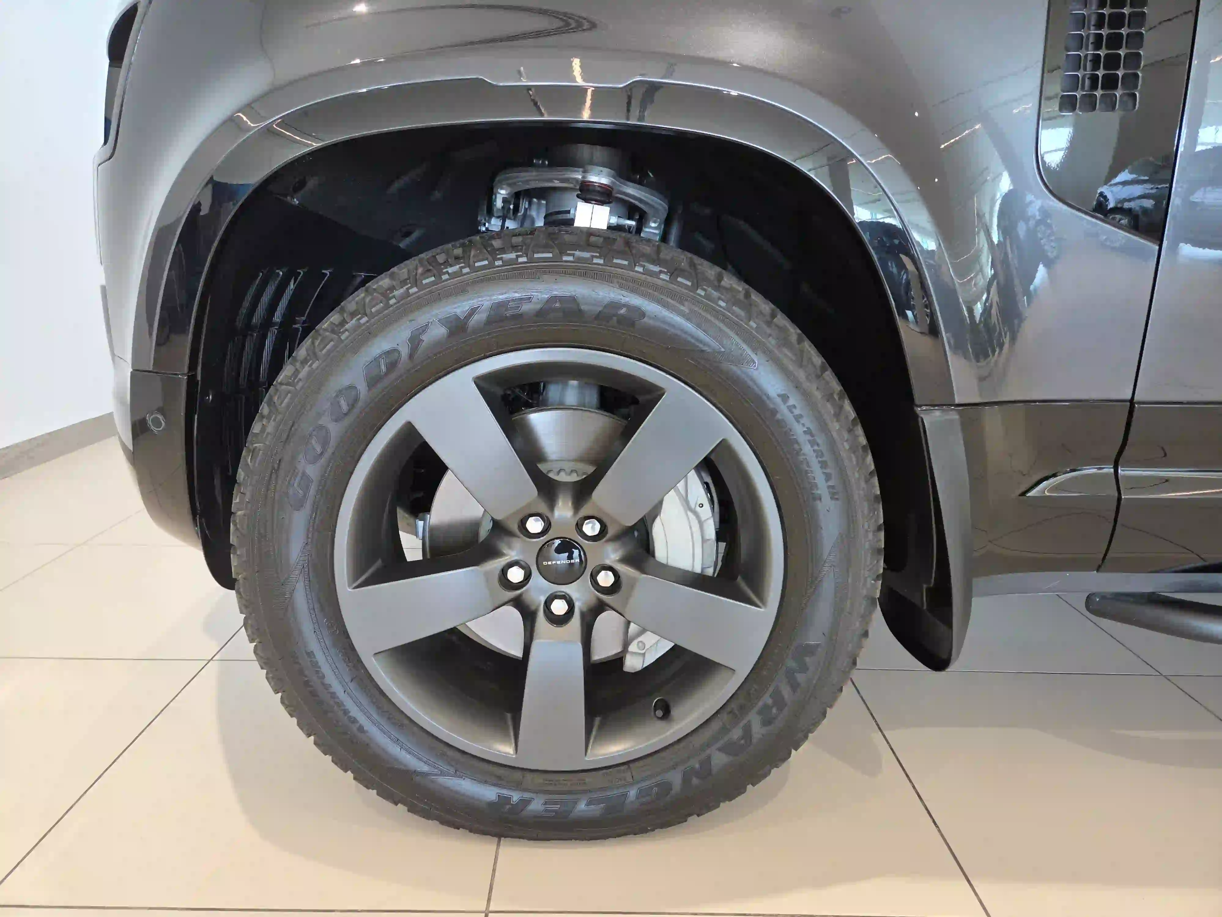 Land Rover Defender 130 3.0i6 SE 2026 — photo 13 for sale in Qatar