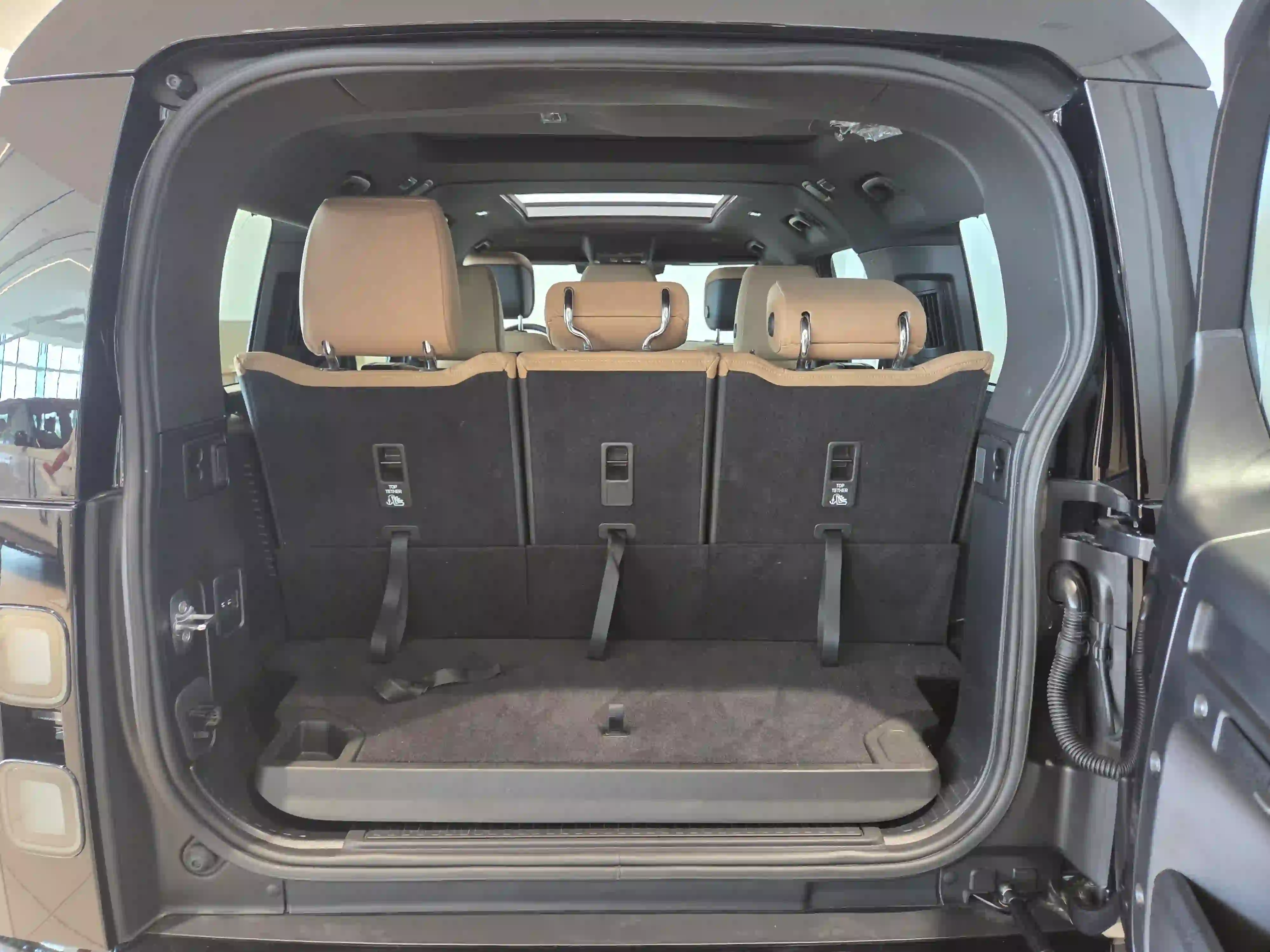 Land Rover Defender 130 3.0i6 SE 2026 — photo 14 for sale in Qatar