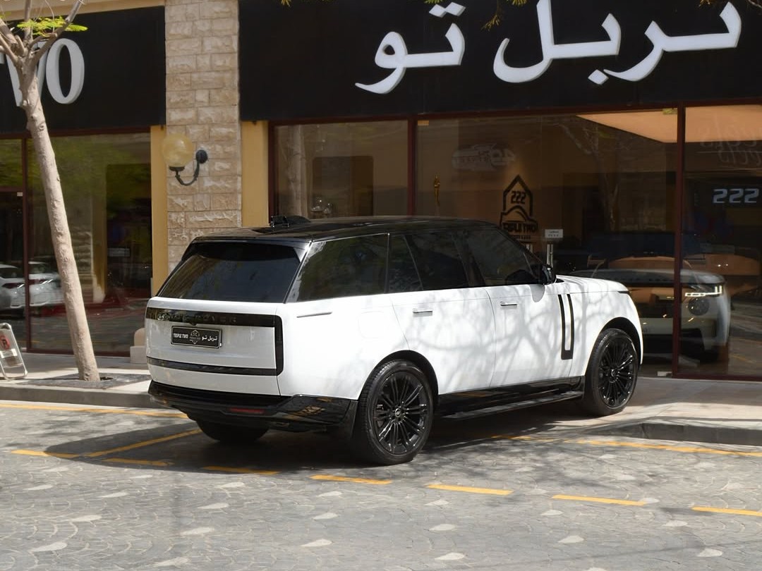 Land Rover Range Rover HSE 2024 - Image 2