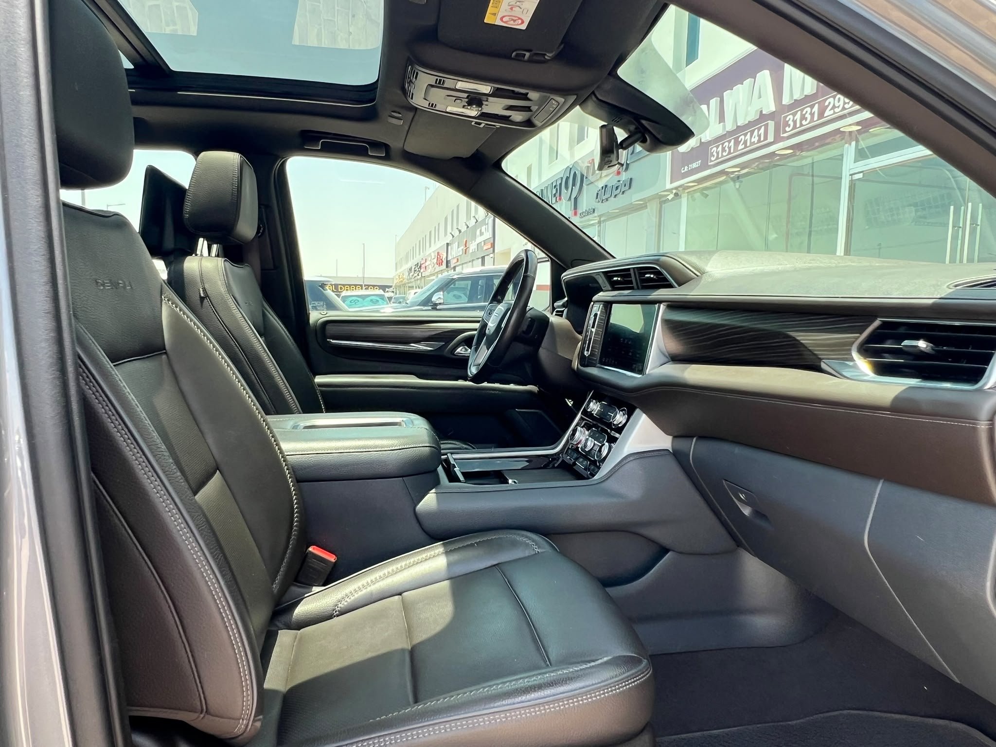 GMC Yukon Denali 2021 - Image 3
