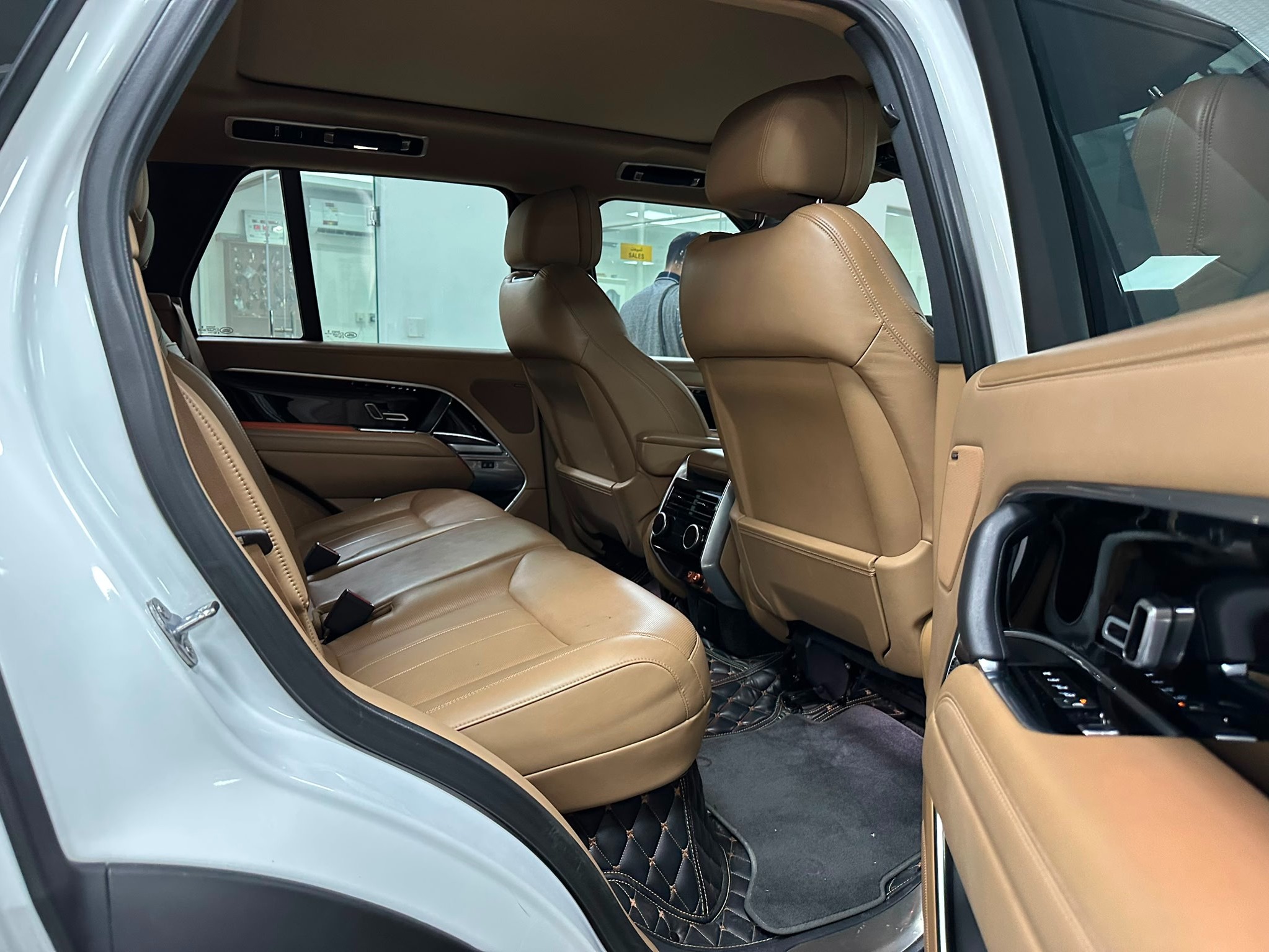 Land Rover Range Rover HSE 2023 - Image 3