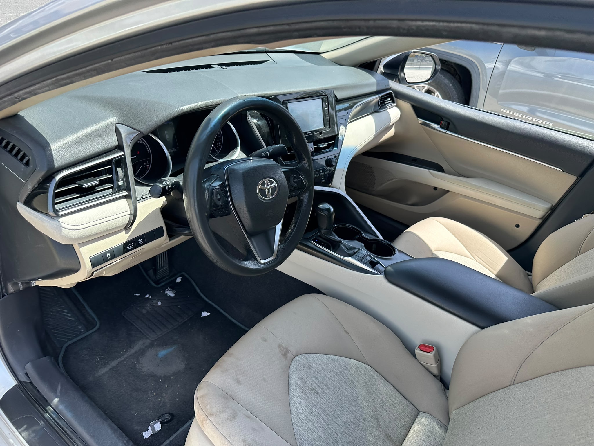 Toyota Camry HYBRID 2022 - Image 2