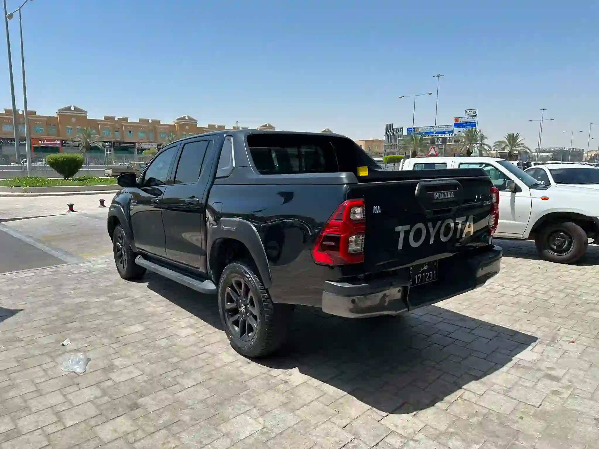 Toyota Hilux SR5 2021 - Image 4