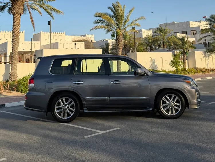 Lexus LX 570 S 2014 - Image 4