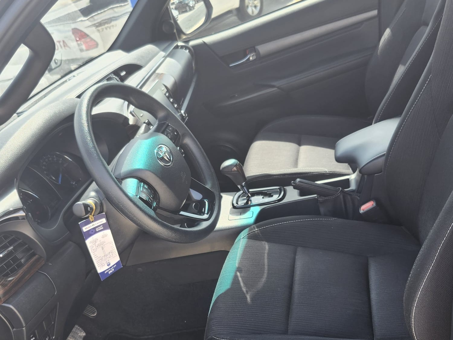 Toyota Hilux SR5 2021 - Image 2