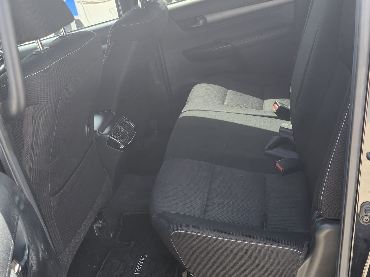Toyota Hilux SR5 2021 - Image 3