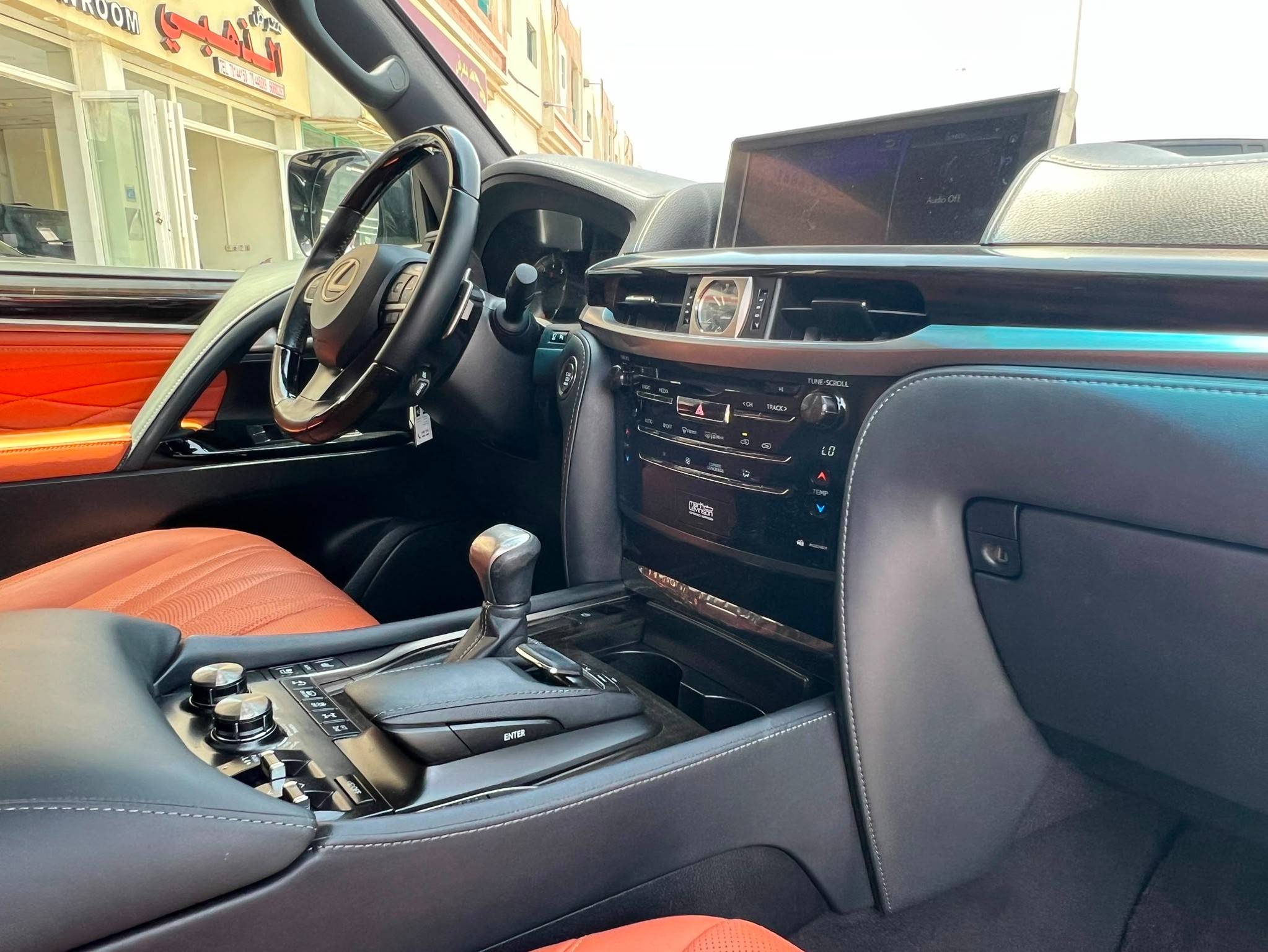 Lexus LX 570 S Black Edition 2020 - Image 4