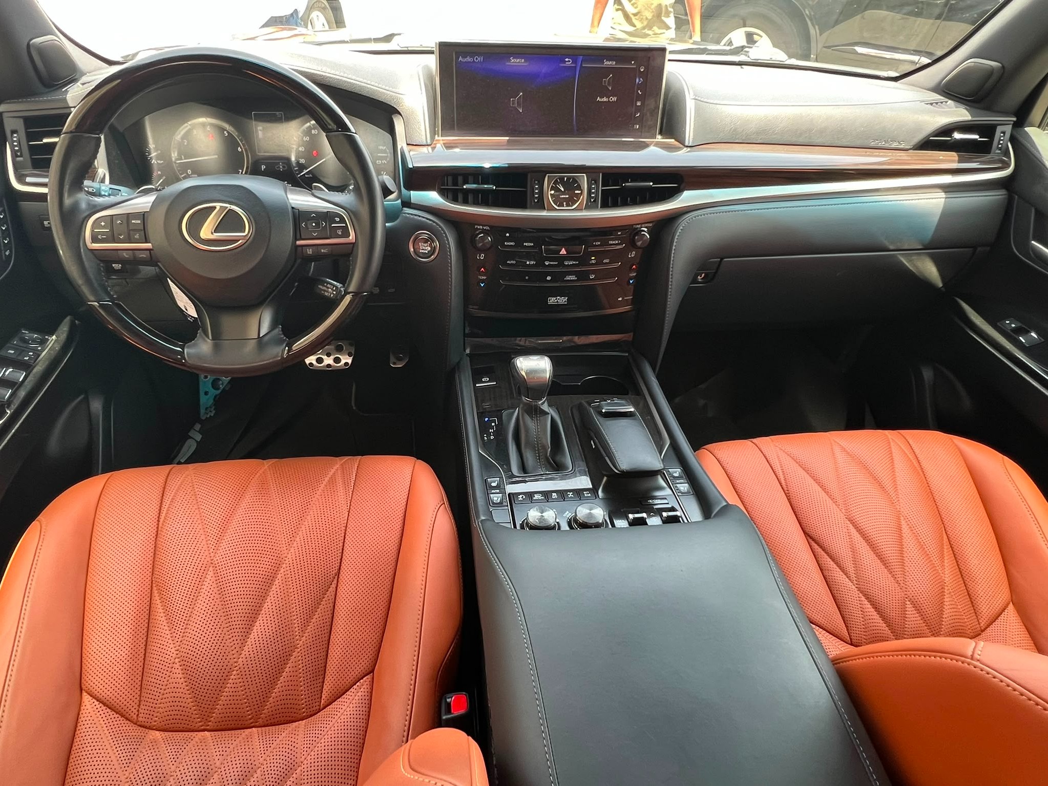 Lexus LX 570 S Black Edition 2020 - Image 2