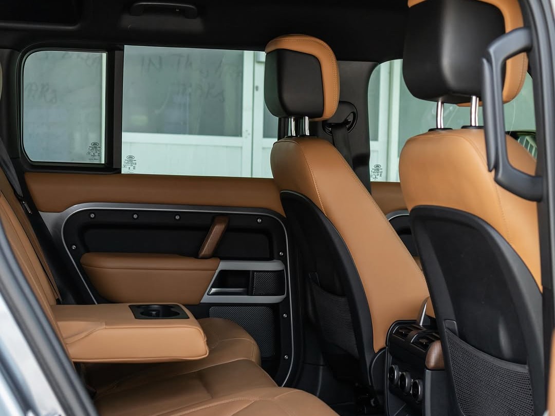 Land Rover Defender 110 HSE 2023 - Image 2