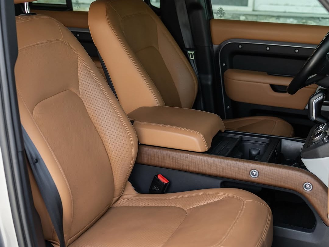 Land Rover Defender 110 HSE 2023 - Image 3
