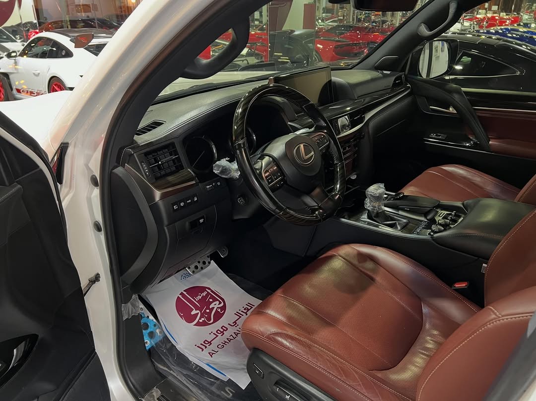 Lexus LX 570 S 2018 - Image 2