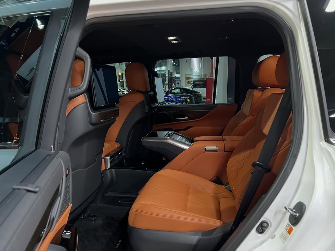 Lexus LX 600 VIP 2022 - Image 3