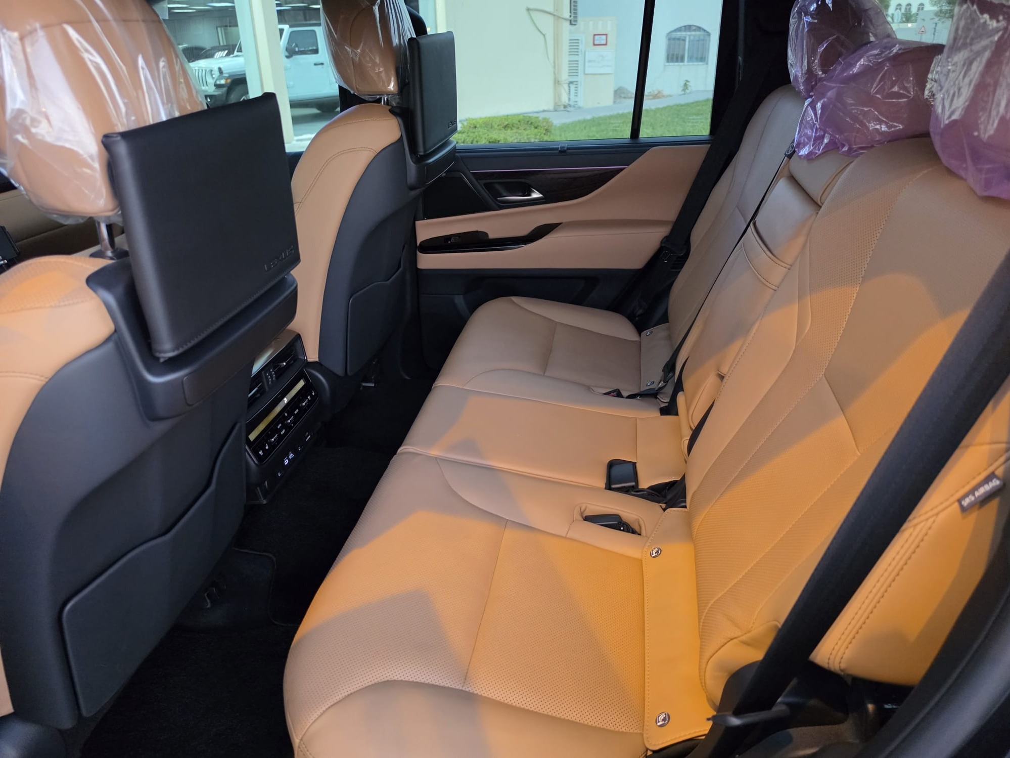 Lexus LX 600 Luxury  2026 - Image 4