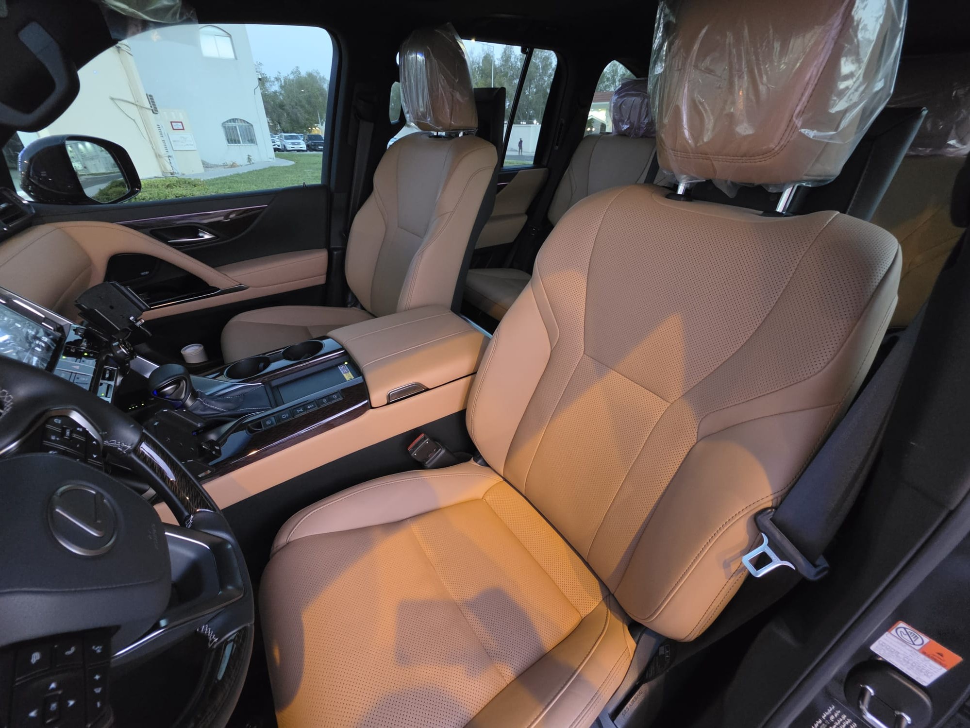 Lexus LX 600 Luxury  2026 - Image 3