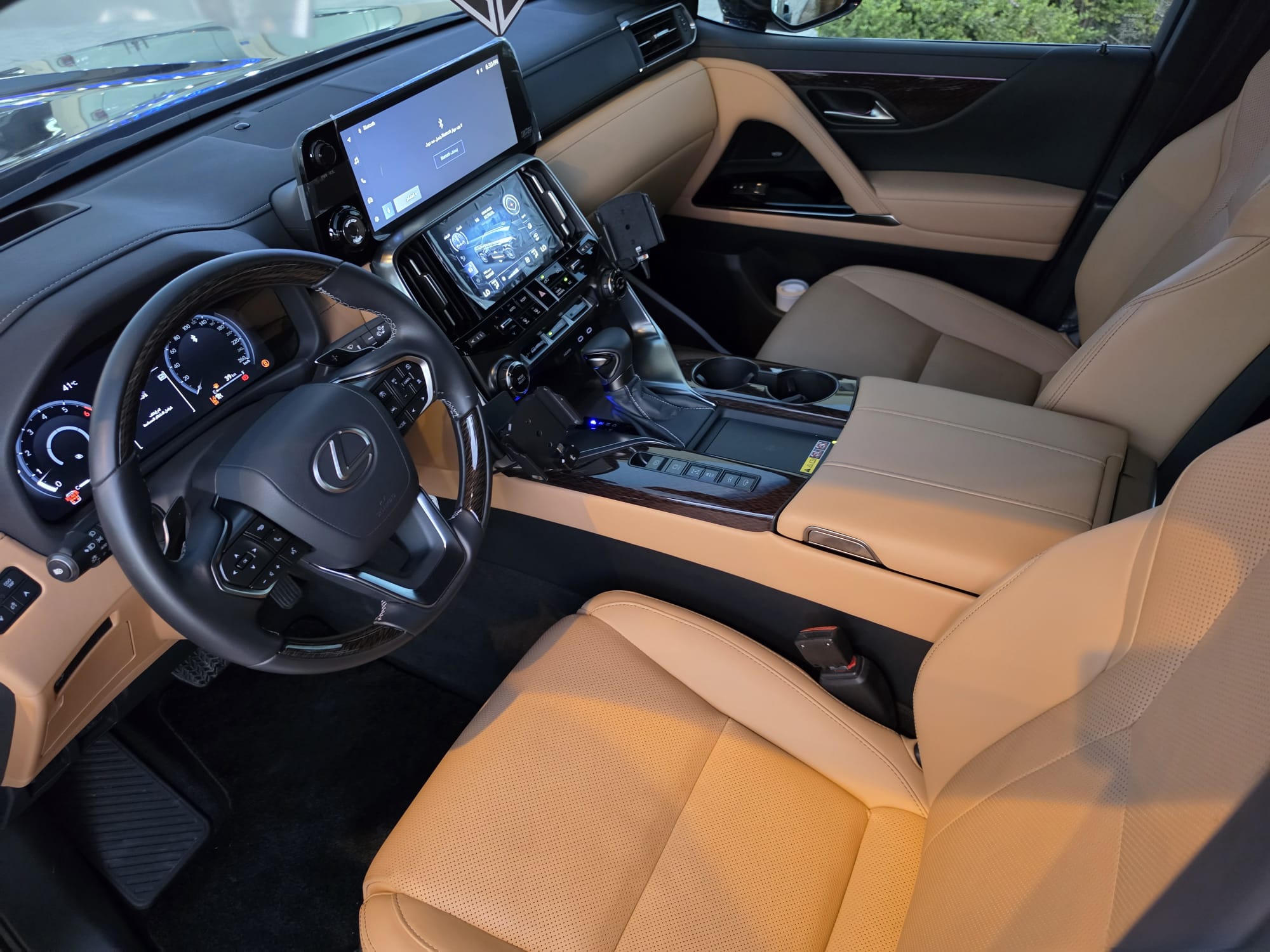 Lexus LX 600 Luxury  2026 - Image 2