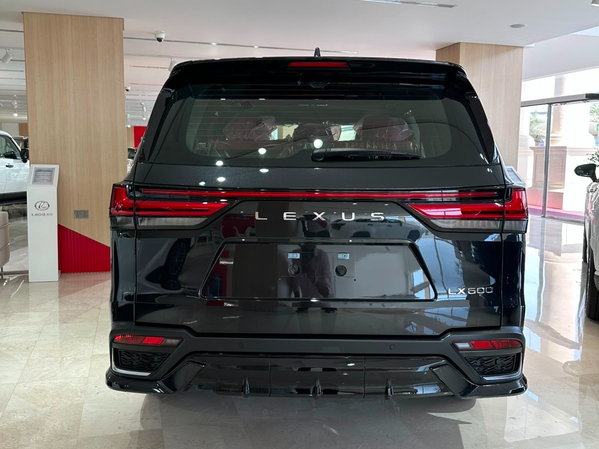 Lexus LX 600  F-Sport 2026 - Image 3