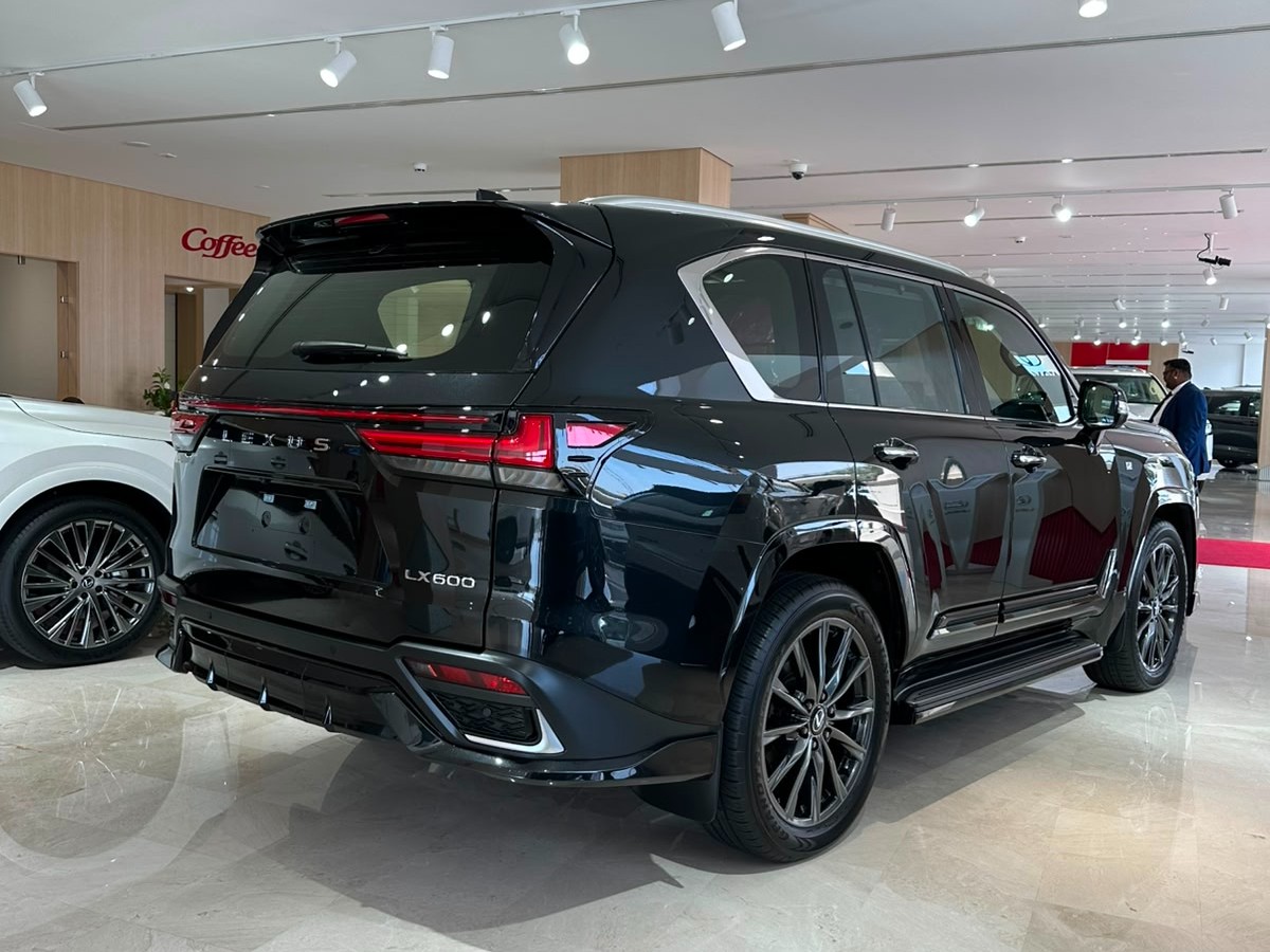 Lexus LX 600  F-Sport 2026 - Image 2