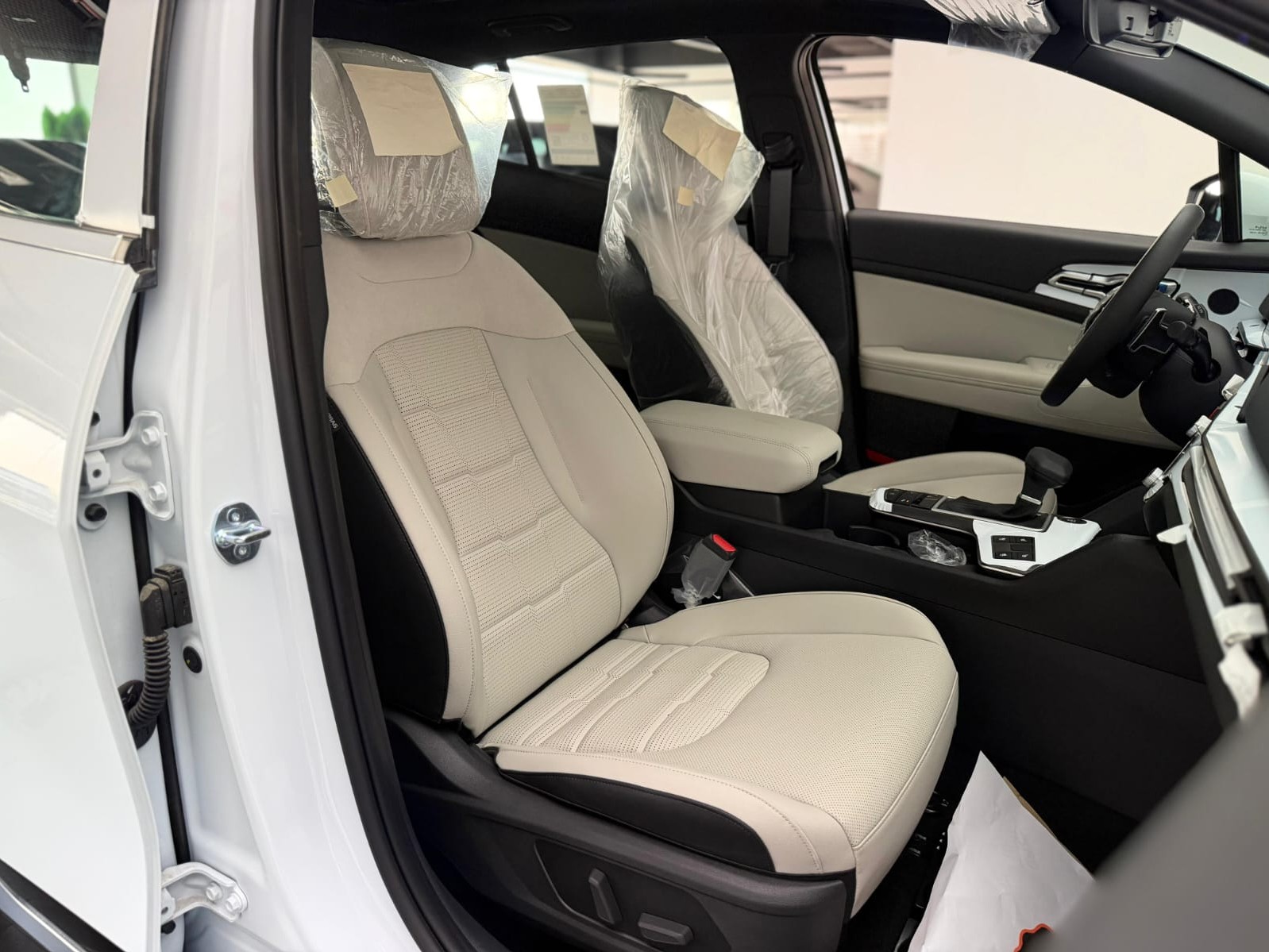 Kia Sportage 2.0L turbo 2026 - Image 4