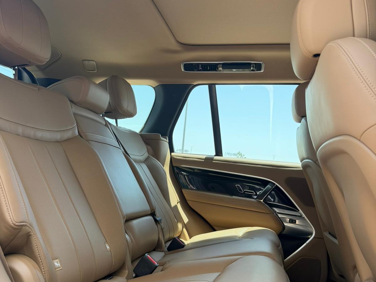 Land Rover Range Rover HSE 2023 - Image 4