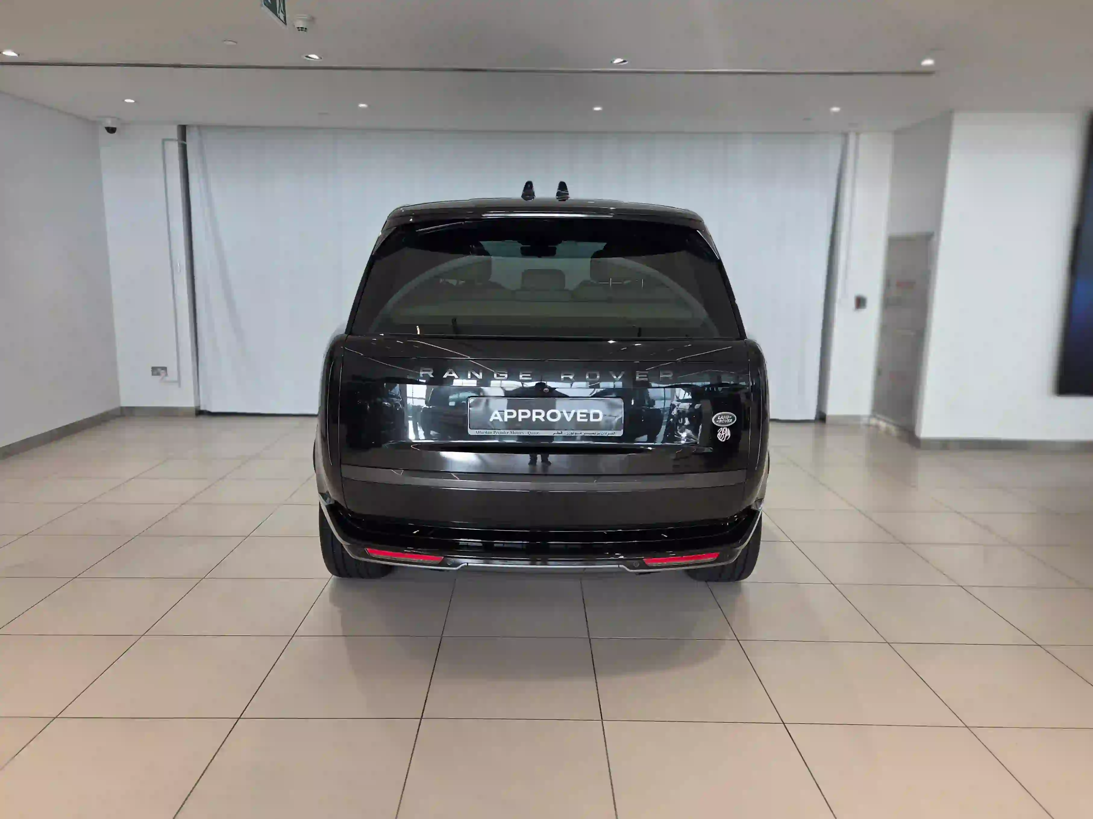 Land Rover Range Rover 4.4 V8 HSE 2023 - Image 2
