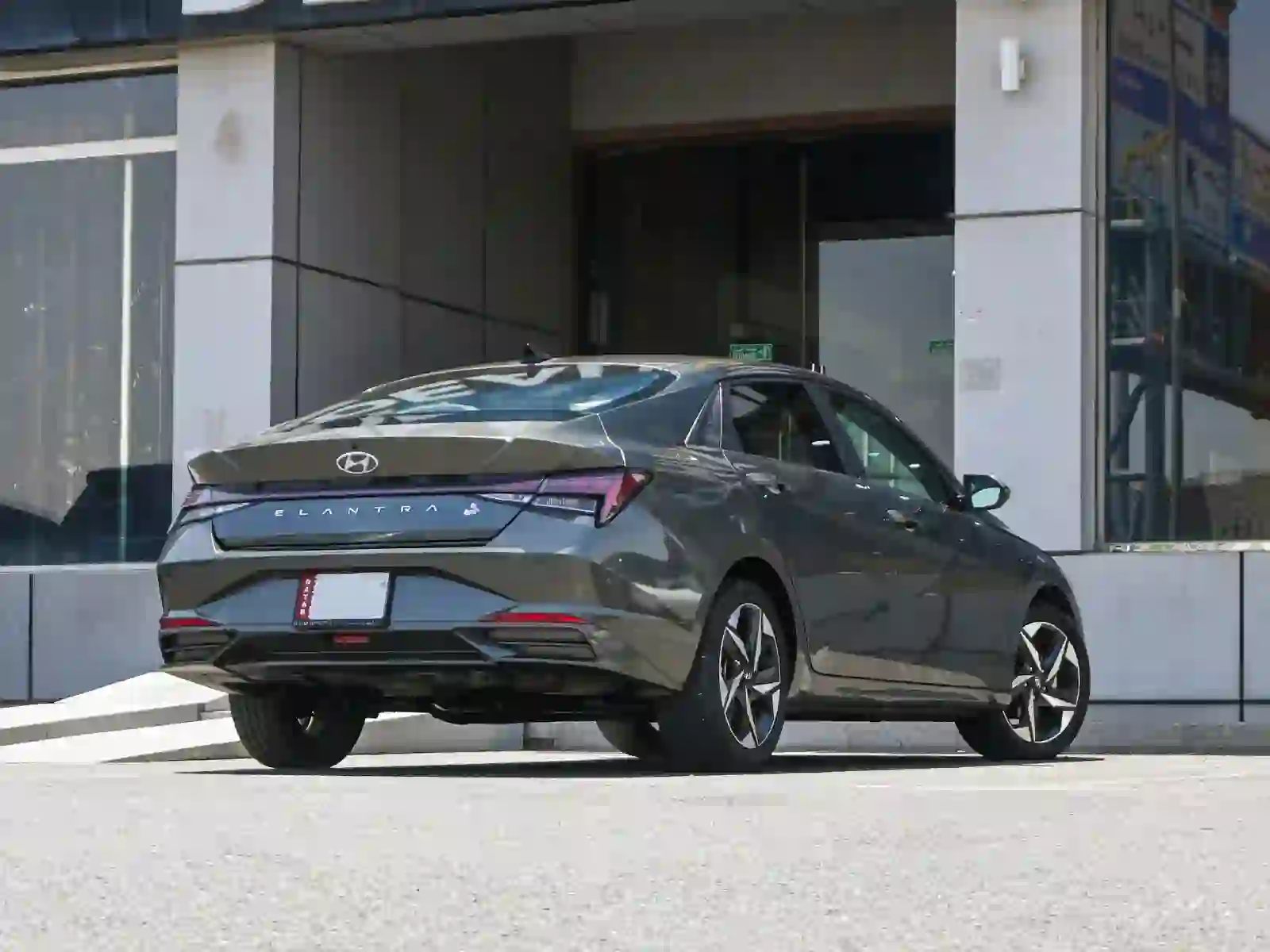 Hyundai Elantra 2023 - Image 3