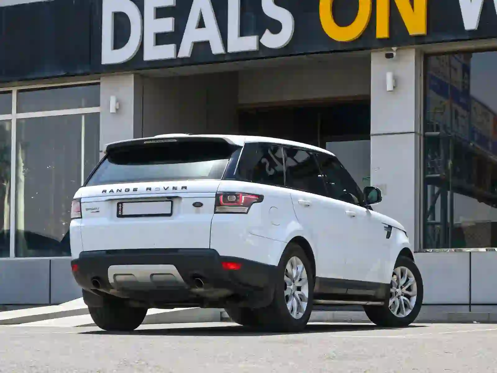 Land Rover Range Rover Sport 3.0i6 Dynamic HSE 2015 - Image 2