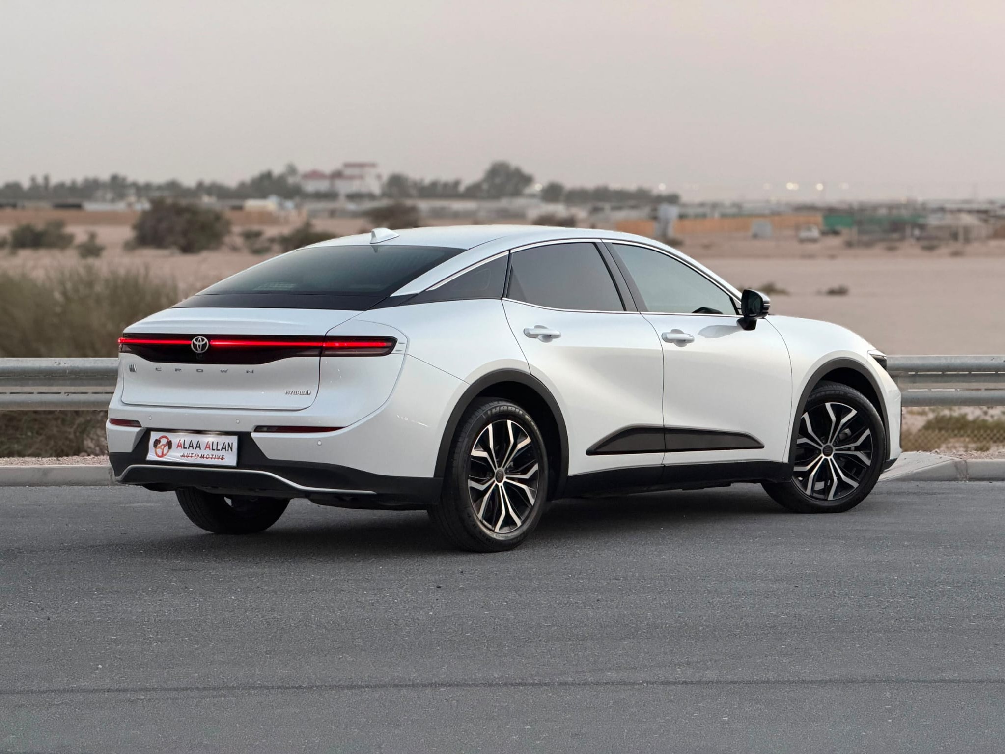 Toyota Camry HYBRID 2023 - Image 2