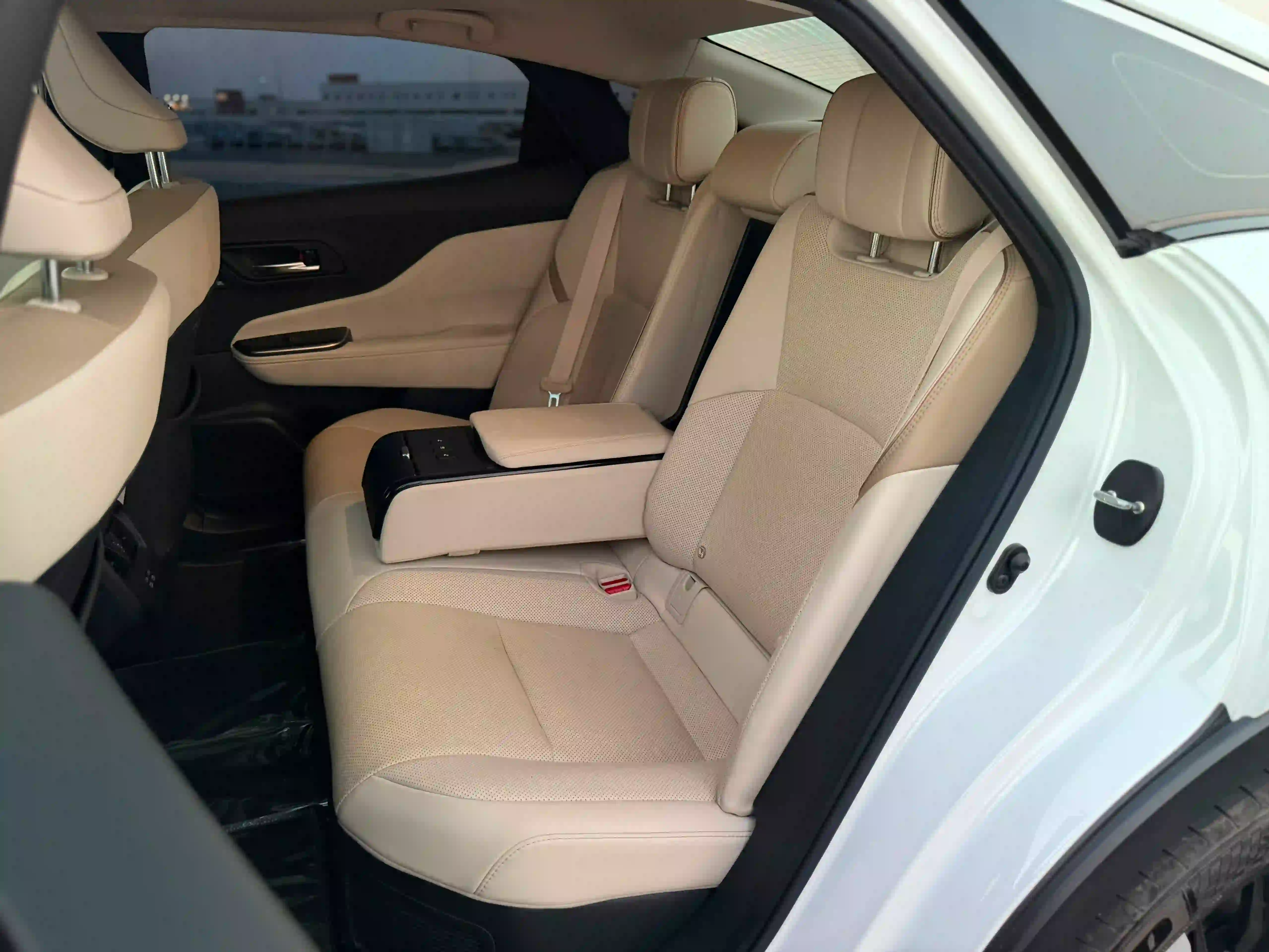 Toyota Camry HYBRID 2023 - Image 4
