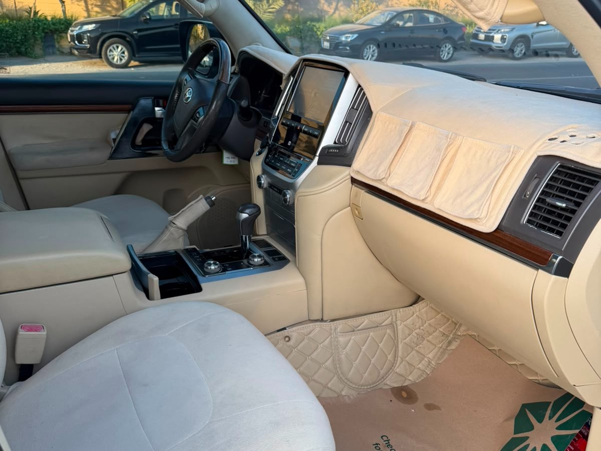 Toyota Land Cruiser VX.R 2016 — photo 13 for sale in Qatar