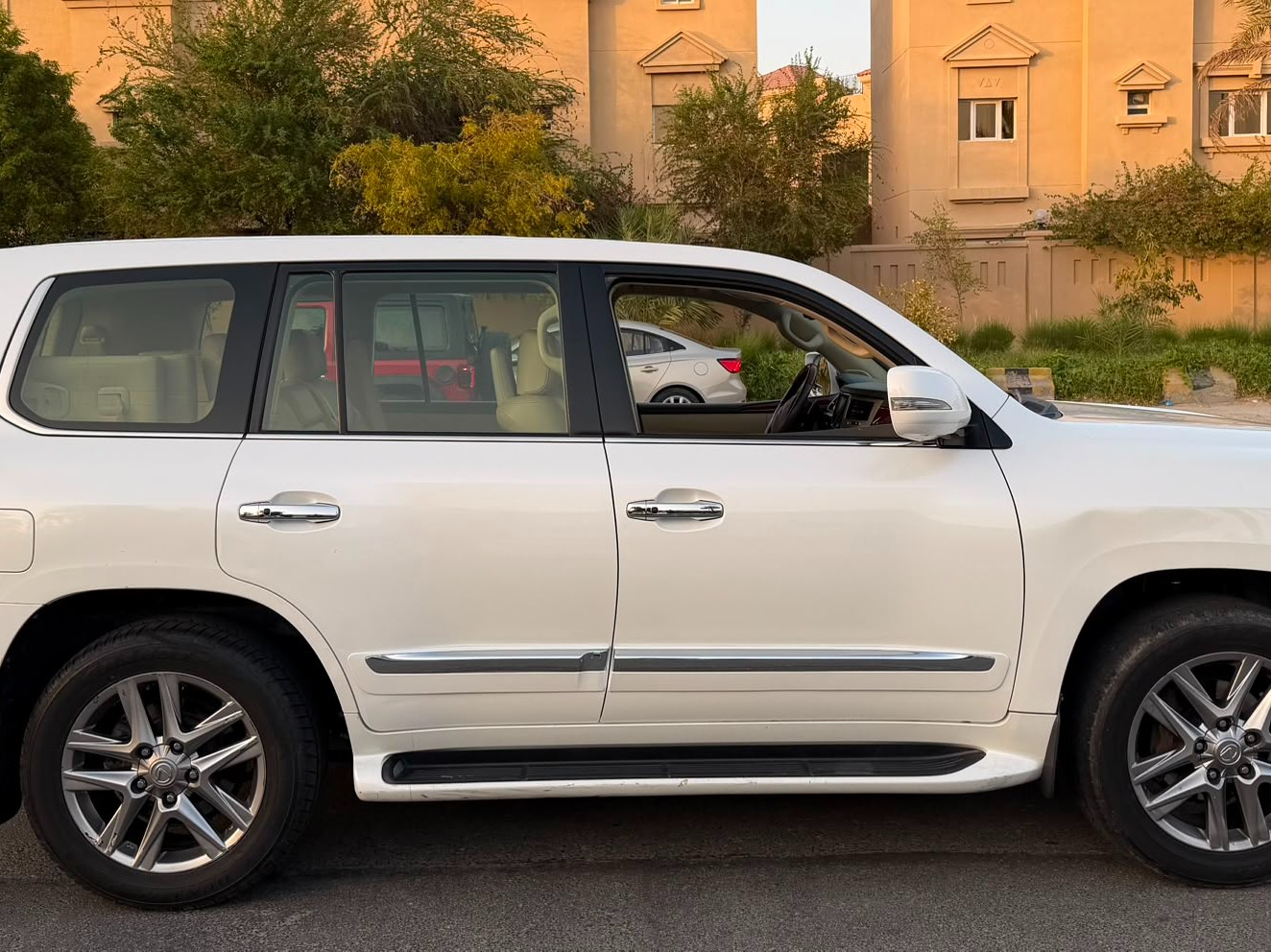Lexus LX 570 2013 - Image 4