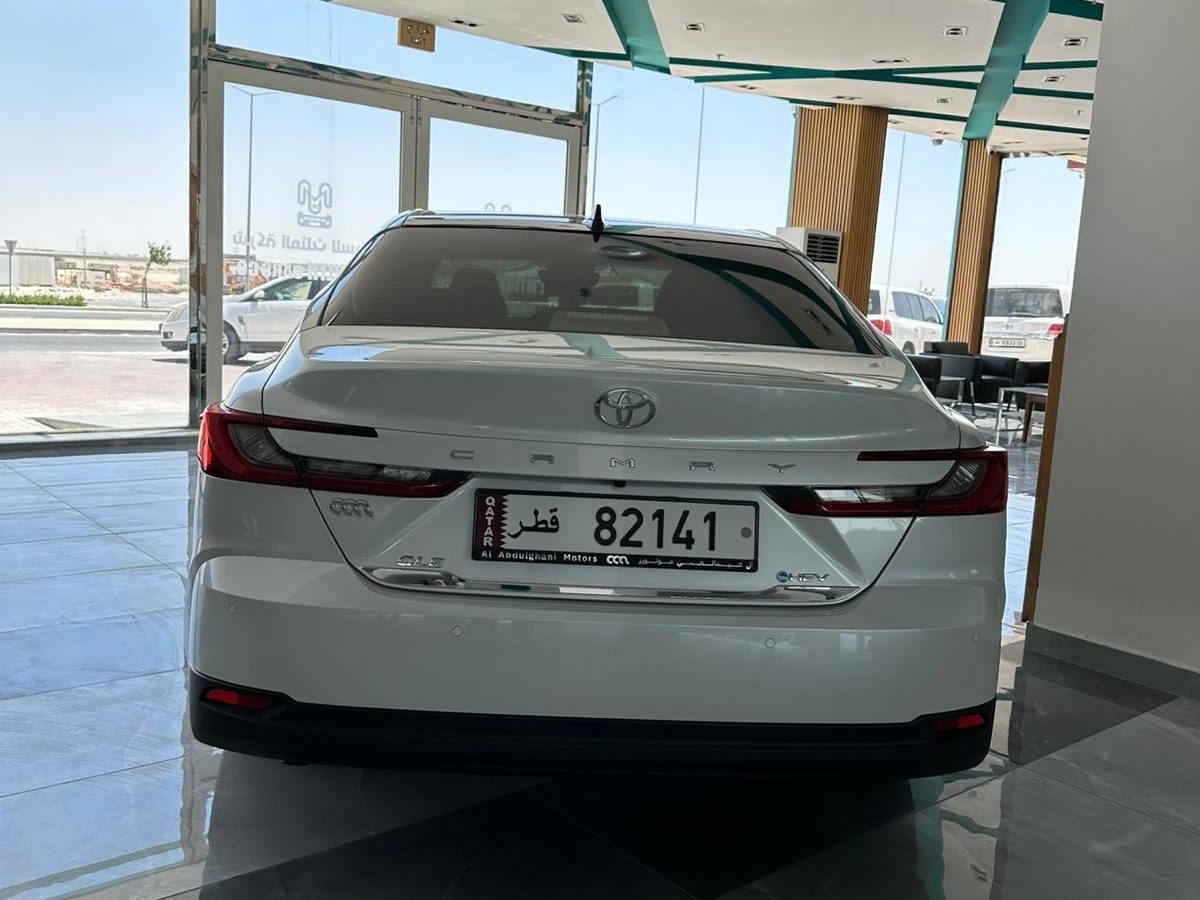 Toyota Camry GLE 2025 - Image 2