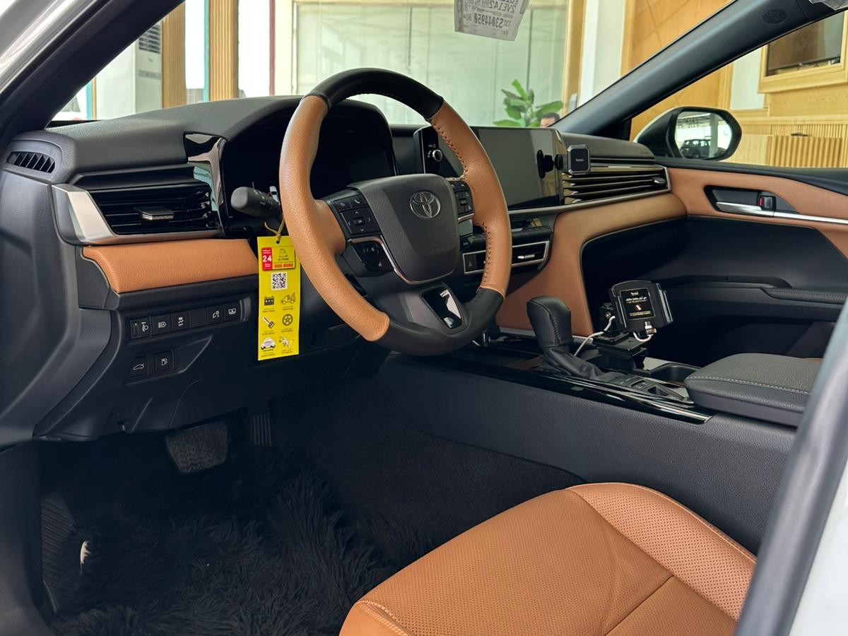Toyota Camry GLE 2025 - Image 3