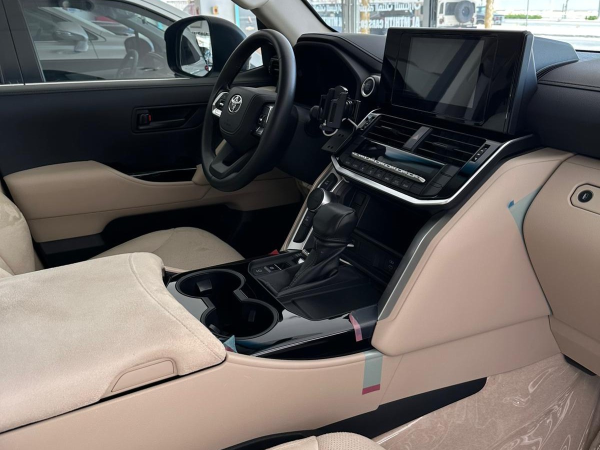 Toyota Land Cruiser Standard 2025 - Image 2