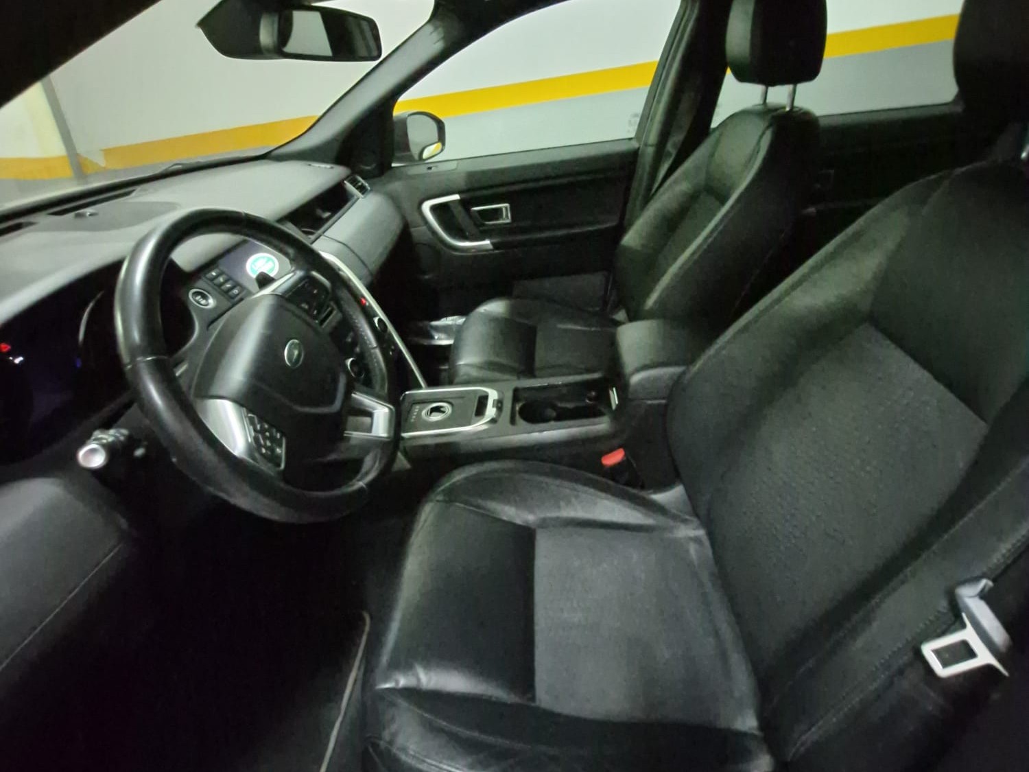 Land Rover Discovery Sport SE 2016 - Image 2